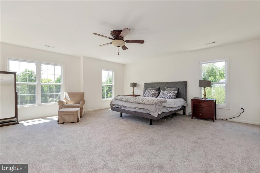4293 CHARLESTON WAY, WARRENTON, Virginia 20187, 5 Bedrooms Bedrooms, ,4 BathroomsBathrooms,Residential,4293 CHARLESTON WAY,VAFQ2021746 MLS # VAFQ2021746
