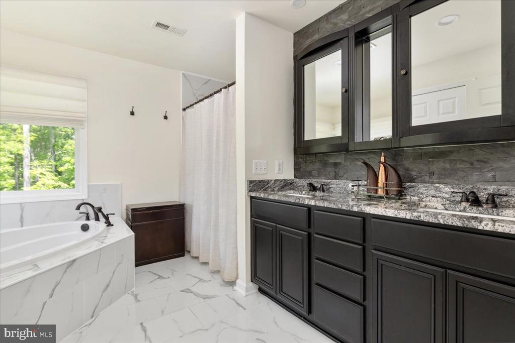 4293 CHARLESTON WAY, WARRENTON, Virginia 20187, 5 Bedrooms Bedrooms, ,4 BathroomsBathrooms,Residential,4293 CHARLESTON WAY,VAFQ2021746 MLS # VAFQ2021746