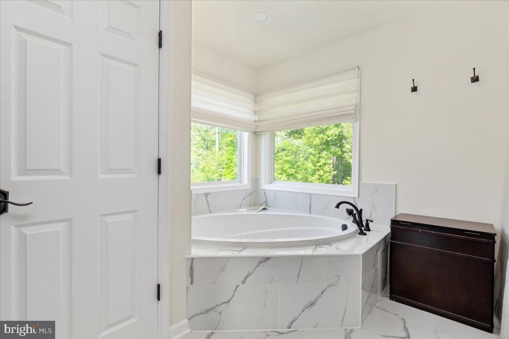 4293 CHARLESTON WAY, WARRENTON, Virginia 20187, 5 Bedrooms Bedrooms, ,4 BathroomsBathrooms,Residential,4293 CHARLESTON WAY,VAFQ2021746 MLS # VAFQ2021746