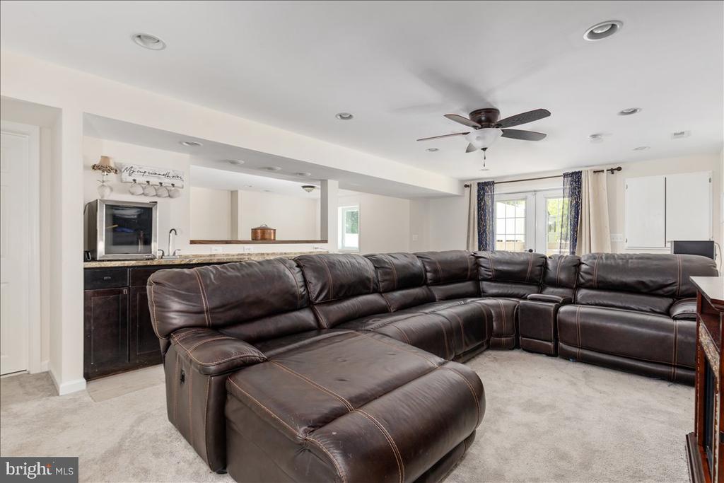 4293 CHARLESTON WAY, WARRENTON, Virginia 20187, 5 Bedrooms Bedrooms, ,4 BathroomsBathrooms,Residential,4293 CHARLESTON WAY,VAFQ2021746 MLS # VAFQ2021746