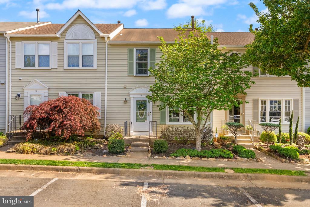 711 ACORN CT, WARRENTON, Virginia 20186, 3 Bedrooms Bedrooms, ,3 BathroomsBathrooms,Residential,711 ACORN CT,VAFQ2021474 MLS # VAFQ2021474