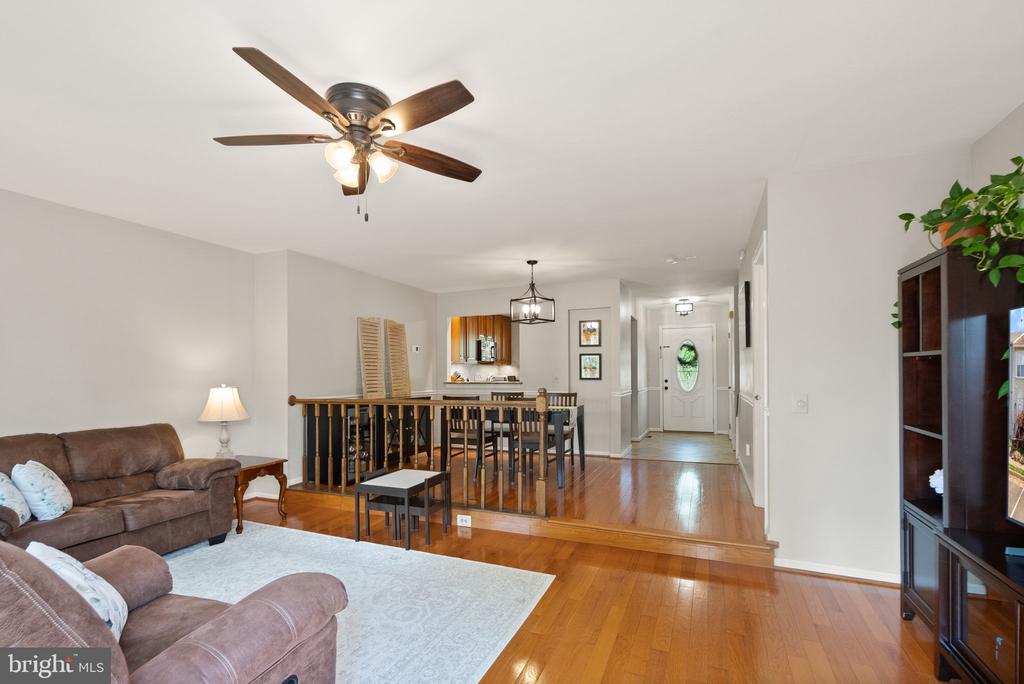 711 ACORN CT, WARRENTON, Virginia 20186, 3 Bedrooms Bedrooms, ,3 BathroomsBathrooms,Residential,711 ACORN CT,VAFQ2021474 MLS # VAFQ2021474