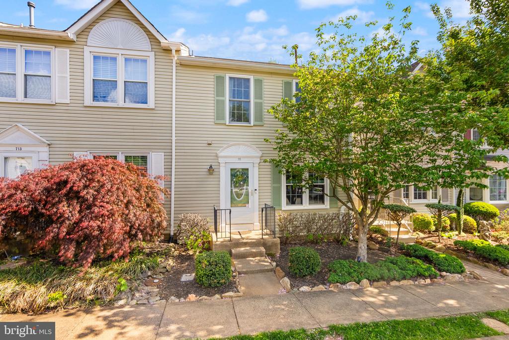711 ACORN CT, WARRENTON, Virginia 20186, 3 Bedrooms Bedrooms, ,3 BathroomsBathrooms,Residential,711 ACORN CT,VAFQ2021474 MLS # VAFQ2021474