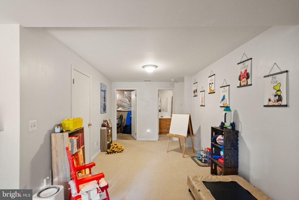 711 ACORN CT, WARRENTON, Virginia 20186, 3 Bedrooms Bedrooms, ,3 BathroomsBathrooms,Residential,711 ACORN CT,VAFQ2021474 MLS # VAFQ2021474