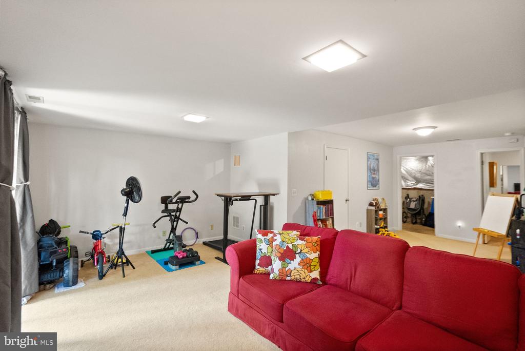 711 ACORN CT, WARRENTON, Virginia 20186, 3 Bedrooms Bedrooms, ,3 BathroomsBathrooms,Residential,711 ACORN CT,VAFQ2021474 MLS # VAFQ2021474