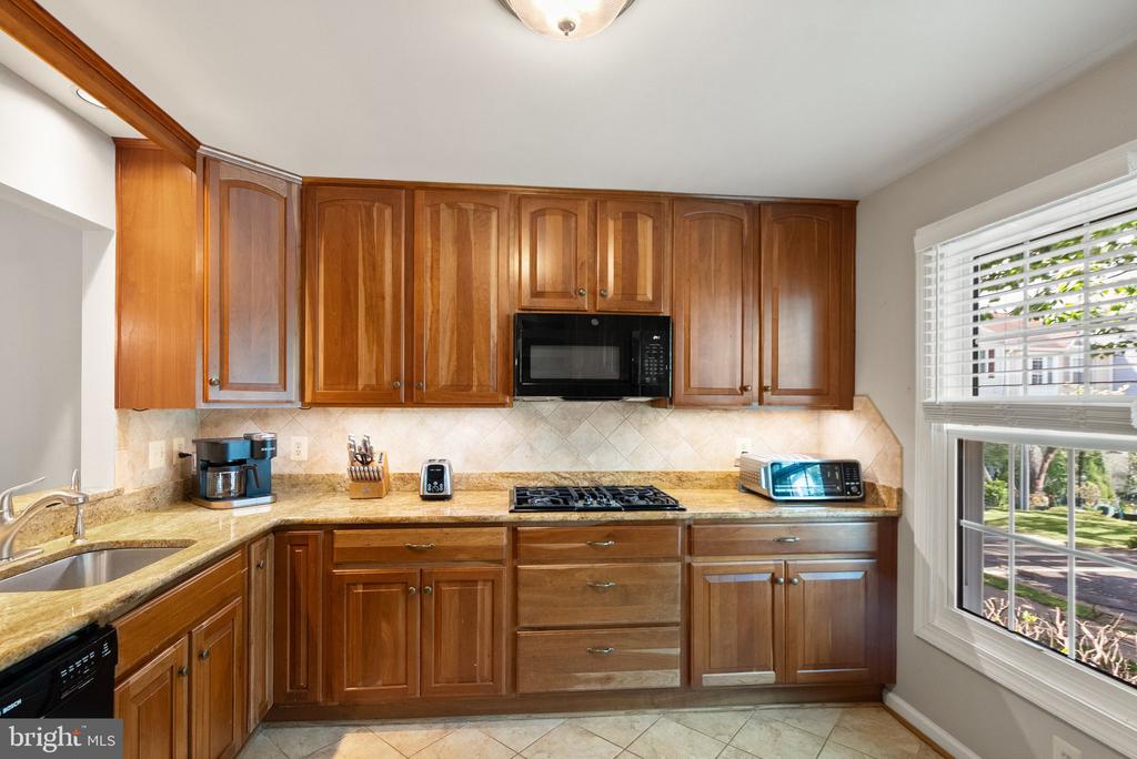 711 ACORN CT, WARRENTON, Virginia 20186, 3 Bedrooms Bedrooms, ,3 BathroomsBathrooms,Residential,711 ACORN CT,VAFQ2021474 MLS # VAFQ2021474