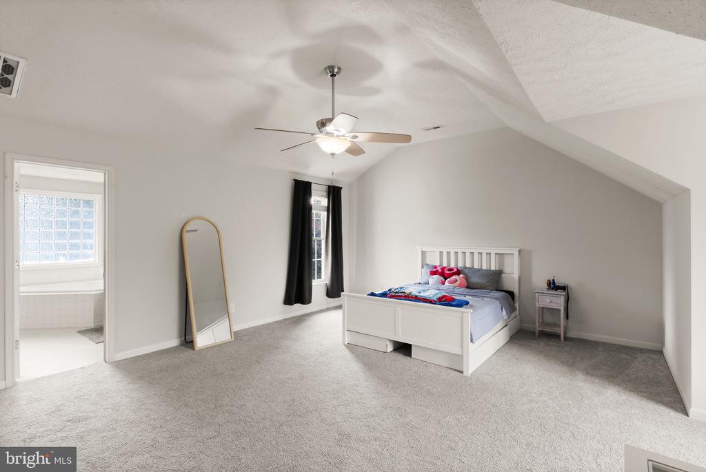 2813 SLINGERLAND DR, FREDERICKSBURG, Virginia 22408, 4 Bedrooms Bedrooms, ,3 BathroomsBathrooms,Residential,2813 SLINGERLAND DR,VASP2041588 MLS # VASP2041588
