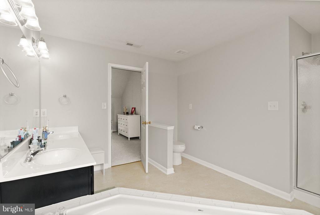 2813 SLINGERLAND DR, FREDERICKSBURG, Virginia 22408, 4 Bedrooms Bedrooms, ,3 BathroomsBathrooms,Residential,2813 SLINGERLAND DR,VASP2041588 MLS # VASP2041588