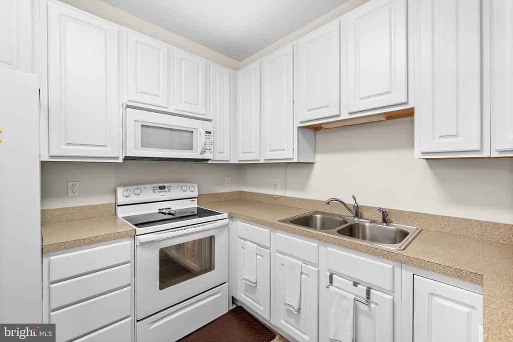 9504 TRENTHAM TRL, FREDERICKSBURG, Virginia 22407, 8 Bedrooms Bedrooms, ,5 BathroomsBathrooms,Residential,9504 TRENTHAM TRL,VASP2039424 MLS # VASP2039424