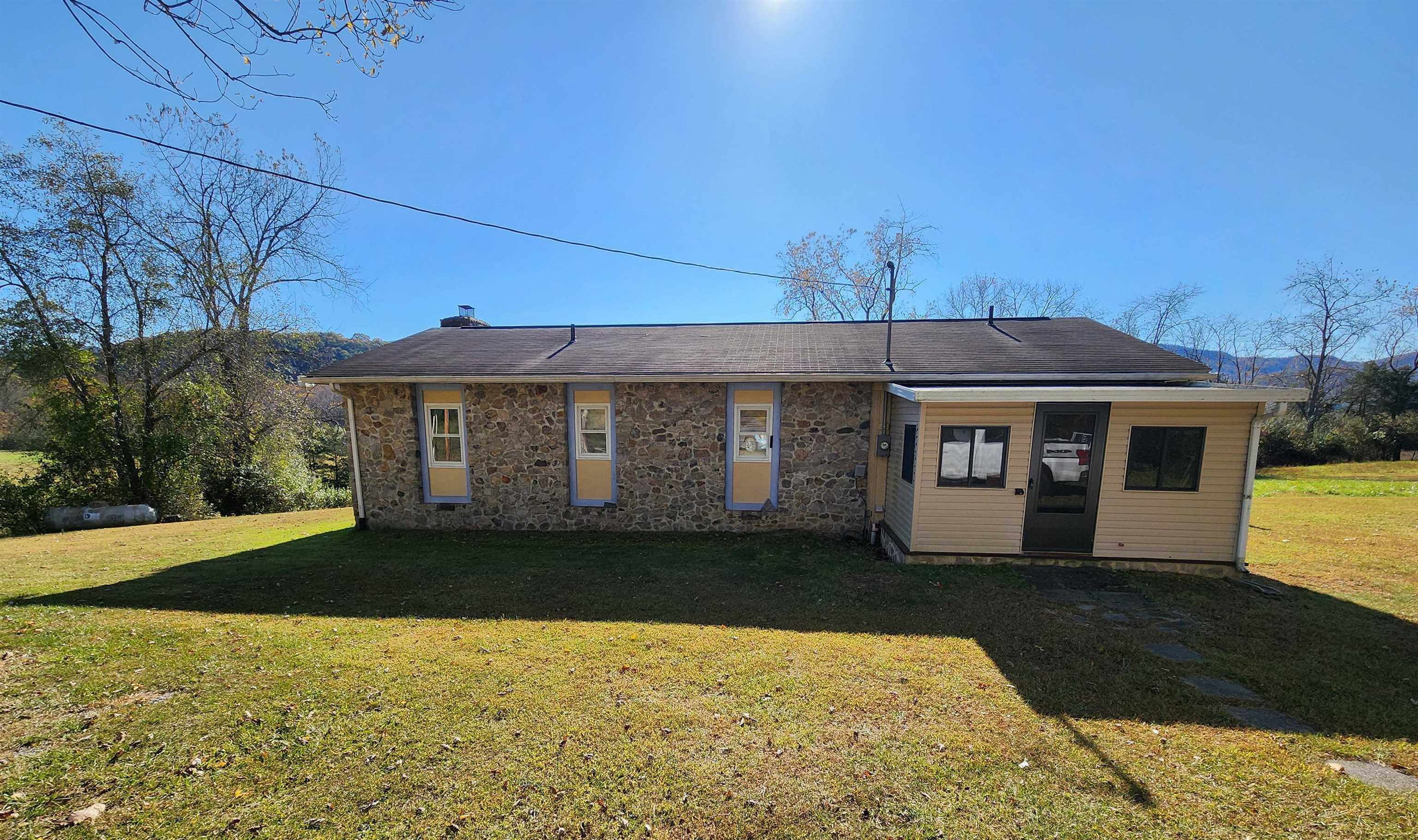 11611 COWPASTURE RIVER RD S, WILLIAMSVILLE, Virginia 24487, 2 Bedrooms Bedrooms, ,1 BathroomBathrooms,Residential,11611 COWPASTURE RIVER RD S,670551 MLS # 670551