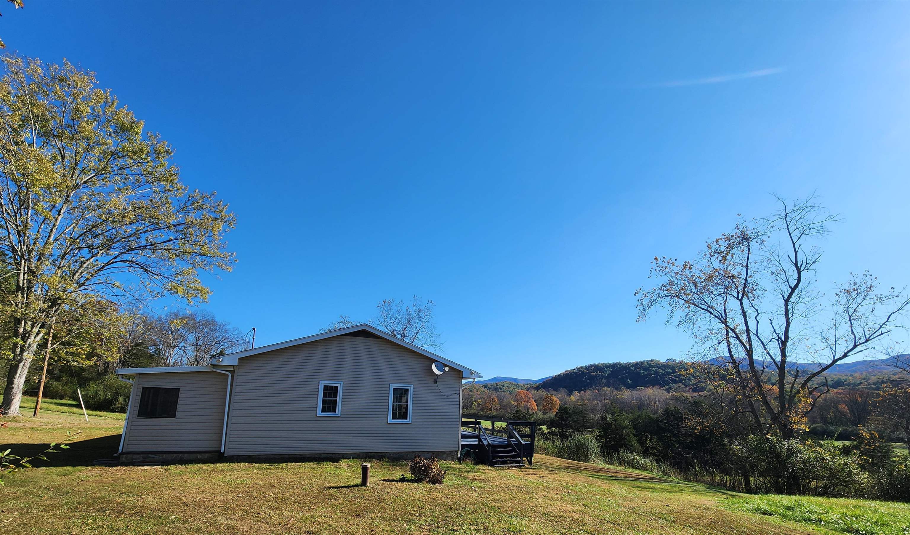 11611 COWPASTURE RIVER RD S, WILLIAMSVILLE, Virginia 24487, 2 Bedrooms Bedrooms, ,1 BathroomBathrooms,Residential,11611 COWPASTURE RIVER RD S,670551 MLS # 670551