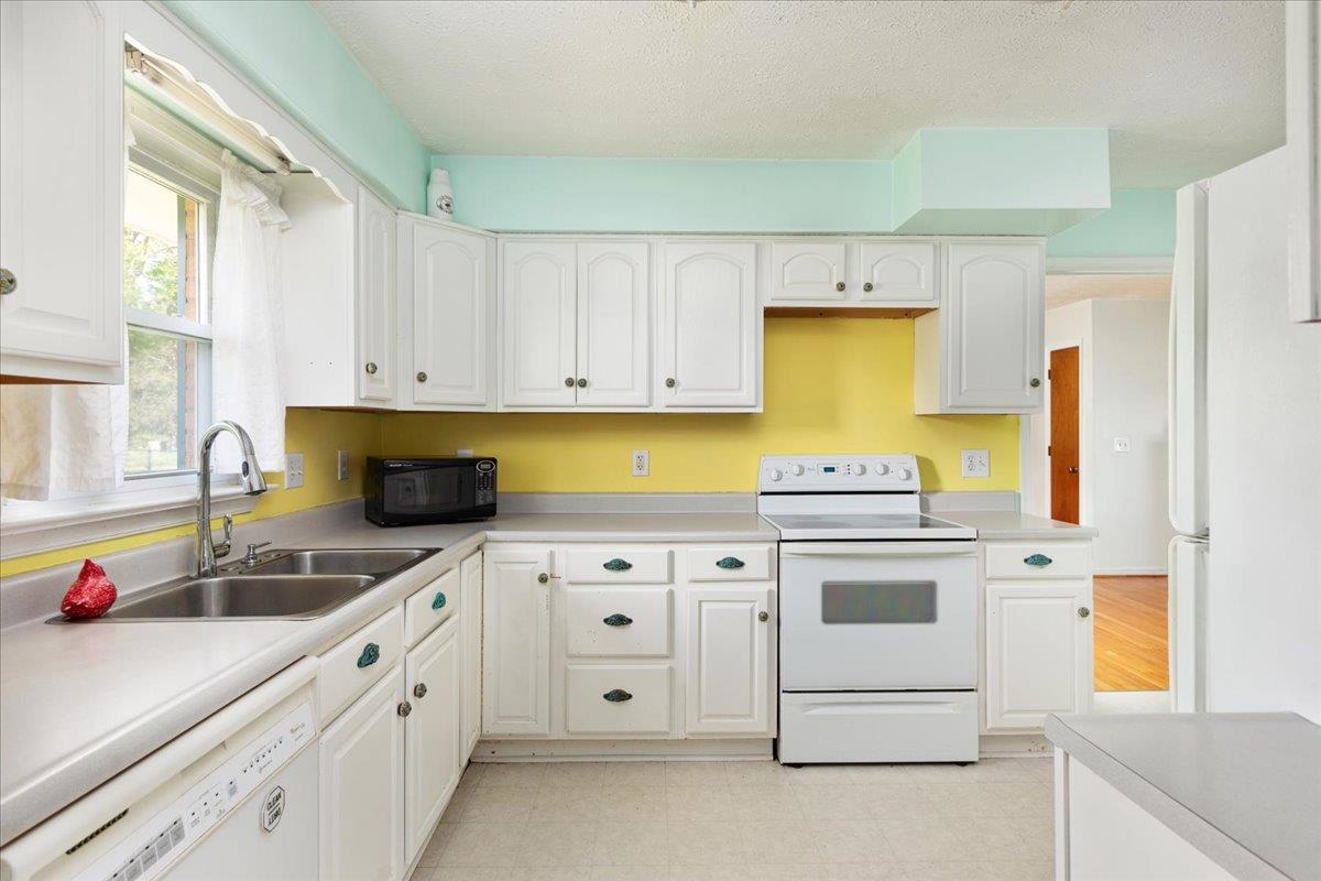 9943 MASSANUTTEN AVE, NEW MARKET, Virginia 22844, 3 Bedrooms Bedrooms, ,2 BathroomsBathrooms,Residential,9943 MASSANUTTEN AVE,676653 MLS # 676653