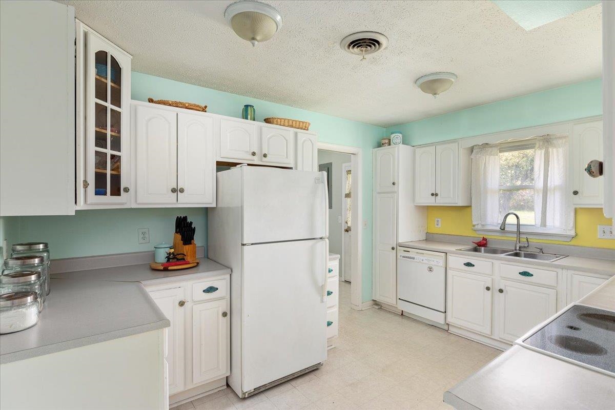 9943 MASSANUTTEN AVE, NEW MARKET, Virginia 22844, 3 Bedrooms Bedrooms, ,2 BathroomsBathrooms,Residential,9943 MASSANUTTEN AVE,676653 MLS # 676653