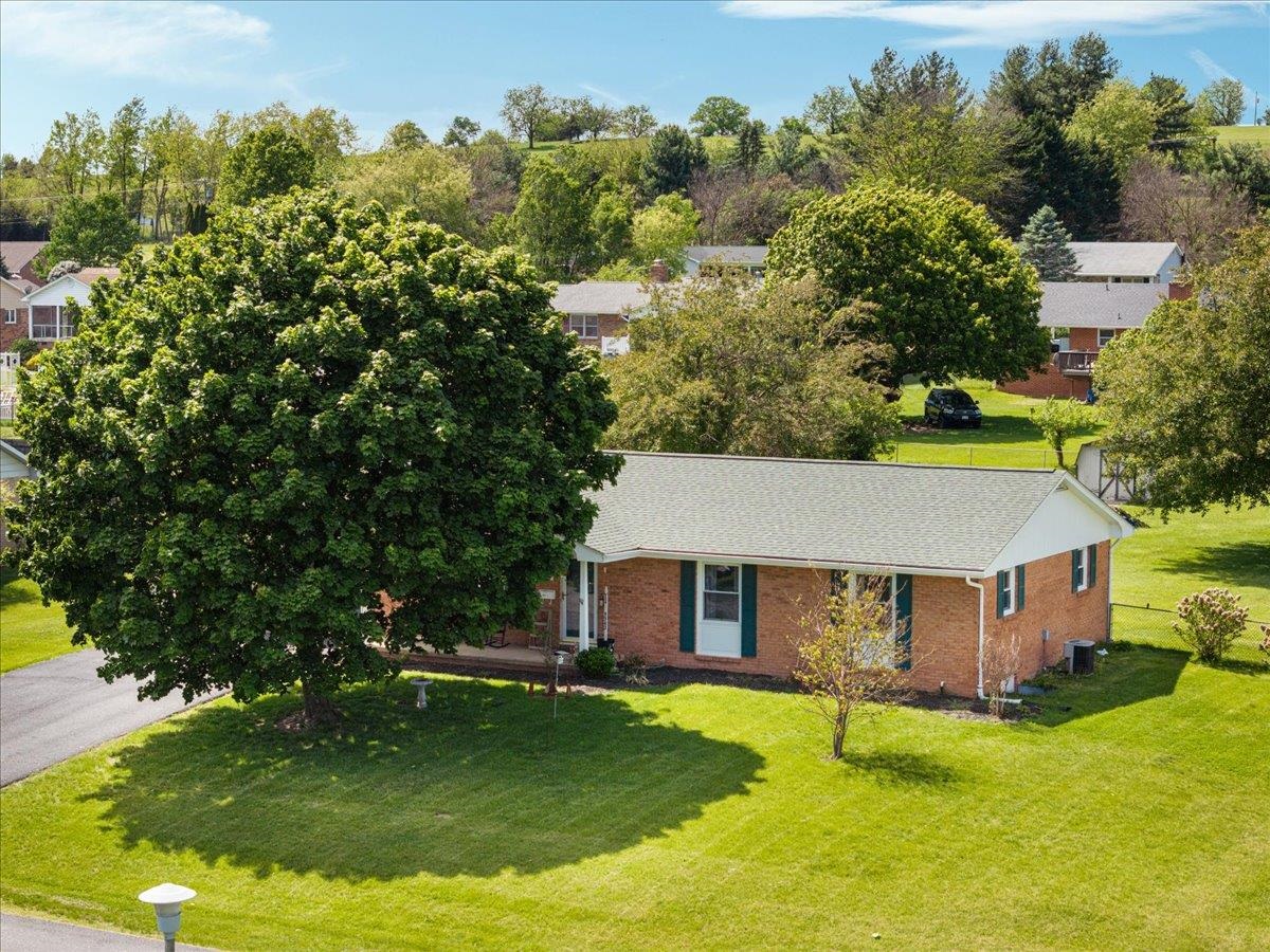 9943 MASSANUTTEN AVE, NEW MARKET, Virginia 22844, 3 Bedrooms Bedrooms, ,2 BathroomsBathrooms,Residential,9943 MASSANUTTEN AVE,676653 MLS # 676653