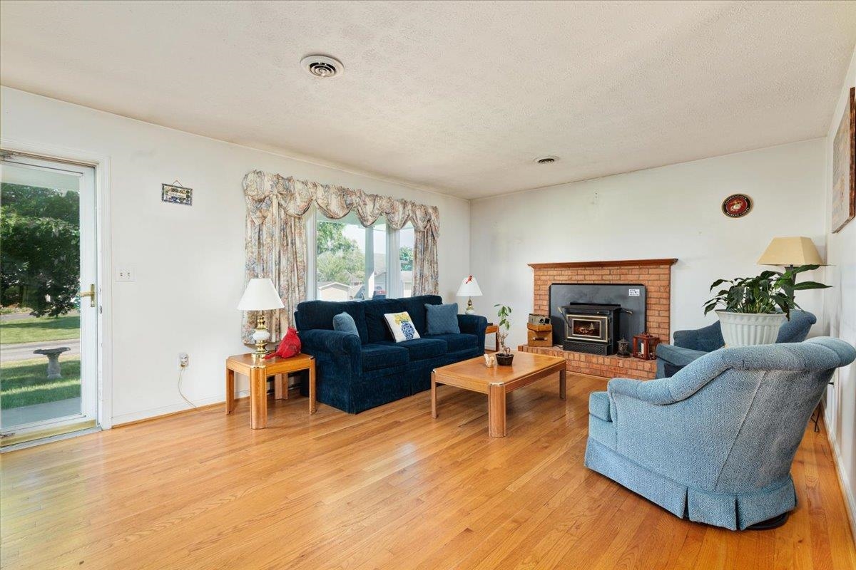 9943 MASSANUTTEN AVE, NEW MARKET, Virginia 22844, 3 Bedrooms Bedrooms, ,2 BathroomsBathrooms,Residential,9943 MASSANUTTEN AVE,676653 MLS # 676653