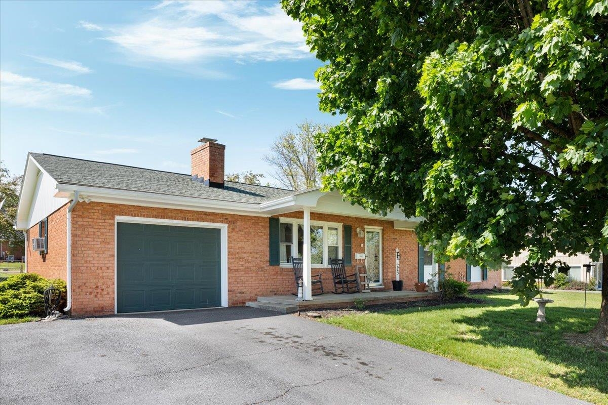 9943 MASSANUTTEN AVE, NEW MARKET, Virginia 22844, 3 Bedrooms Bedrooms, ,2 BathroomsBathrooms,Residential,9943 MASSANUTTEN AVE,676653 MLS # 676653