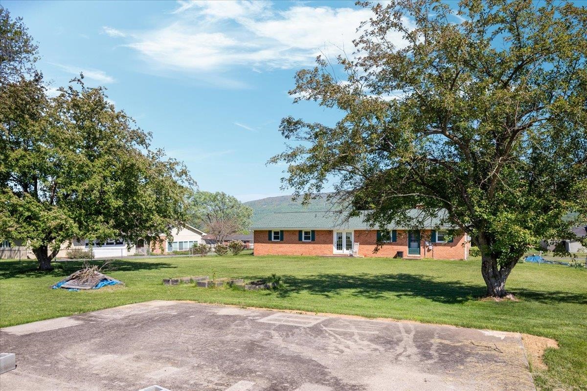 9943 MASSANUTTEN AVE, NEW MARKET, Virginia 22844, 3 Bedrooms Bedrooms, ,2 BathroomsBathrooms,Residential,9943 MASSANUTTEN AVE,676653 MLS # 676653