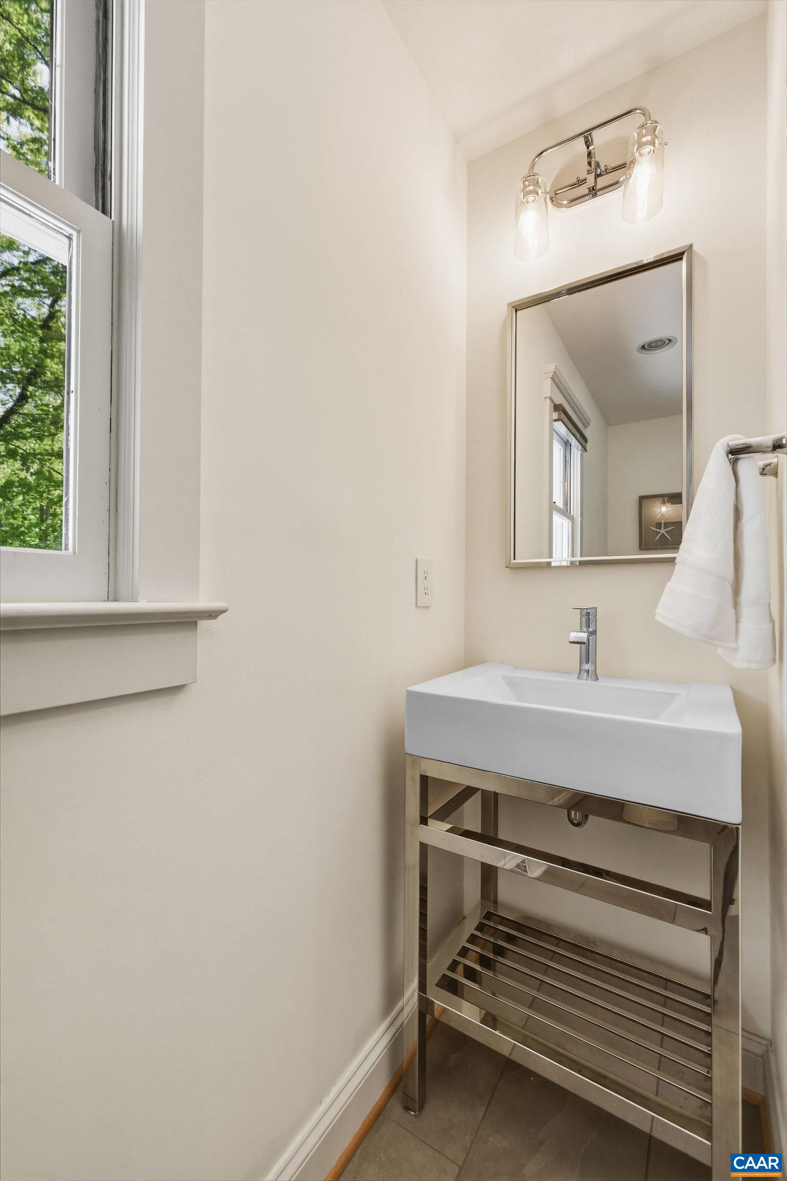 755 LOCHRIDGE LN, EARLYSVILLE, Virginia 22936, 5 Bedrooms Bedrooms, ,4 BathroomsBathrooms,Residential,Spacious, remodeled 5 BR home- private retreat on ,755 LOCHRIDGE LN,676713 MLS # 676713