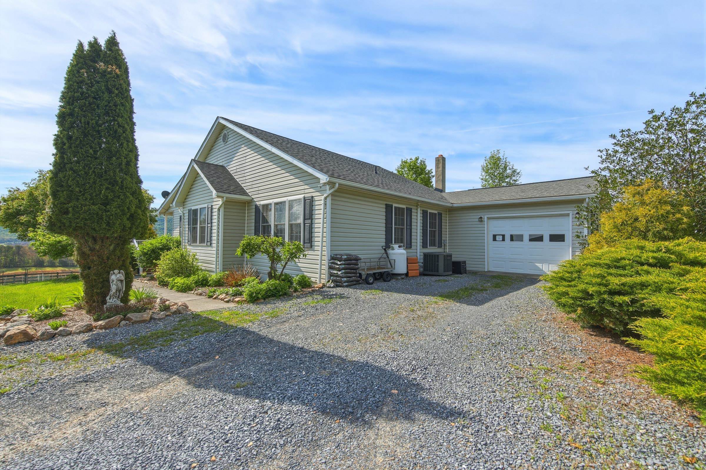 340 NAZARETH DR, FORT VALLEY, Virginia 22652, 3 Bedrooms Bedrooms, ,2 BathroomsBathrooms,Residential,340 NAZARETH DR,676745 MLS # 676745