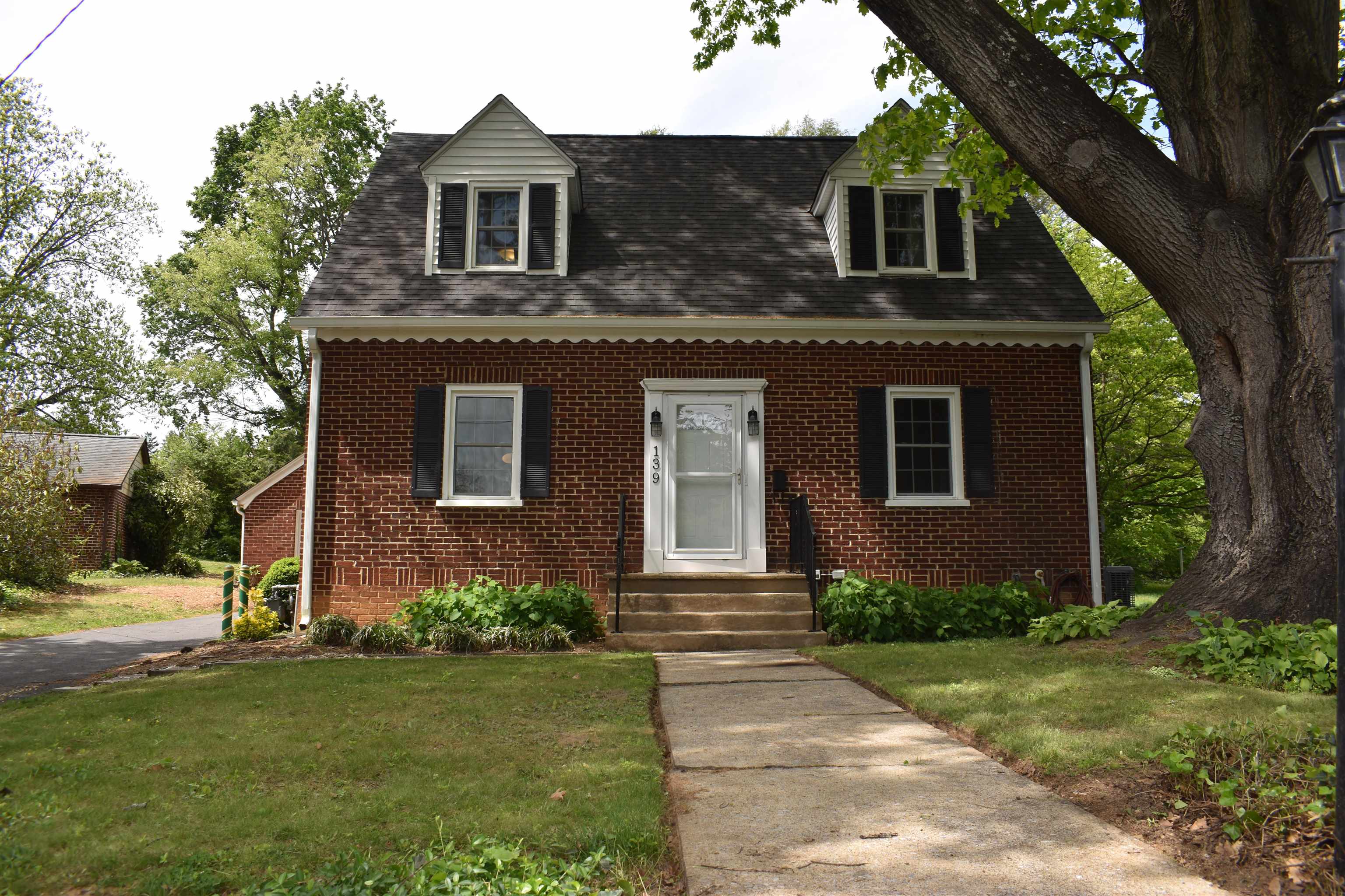139 CROMPTON RD, WAYNESBORO, Virginia 22980, 3 Bedrooms Bedrooms, ,1 BathroomBathrooms,Residential,139 CROMPTON RD,676830 MLS # 676830