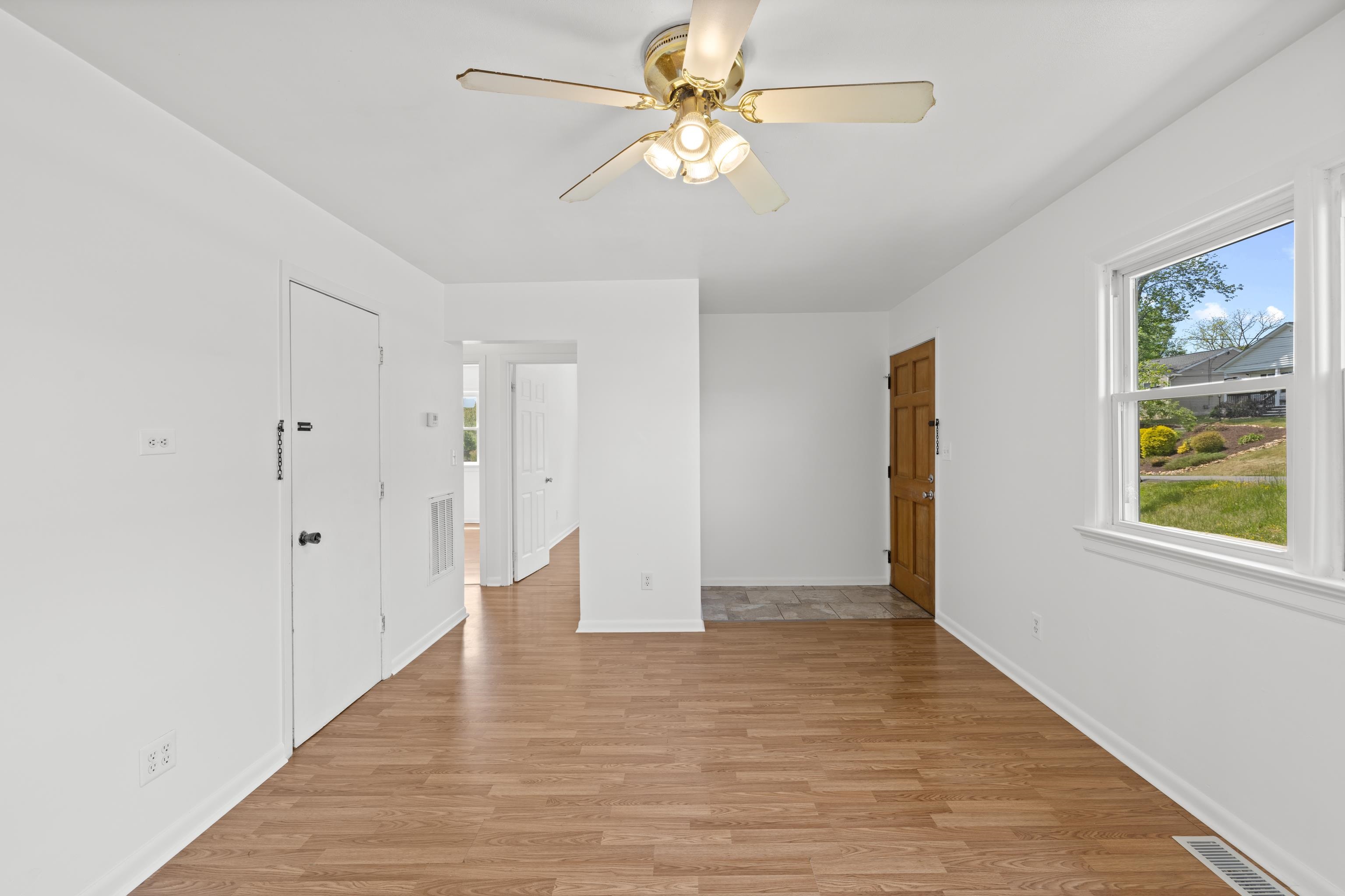 870 FAIRFAX AVE, WAYNESBORO, Virginia 22980, 2 Bedrooms Bedrooms, ,1 BathroomBathrooms,Residential,870 FAIRFAX AVE,676833 MLS # 676833