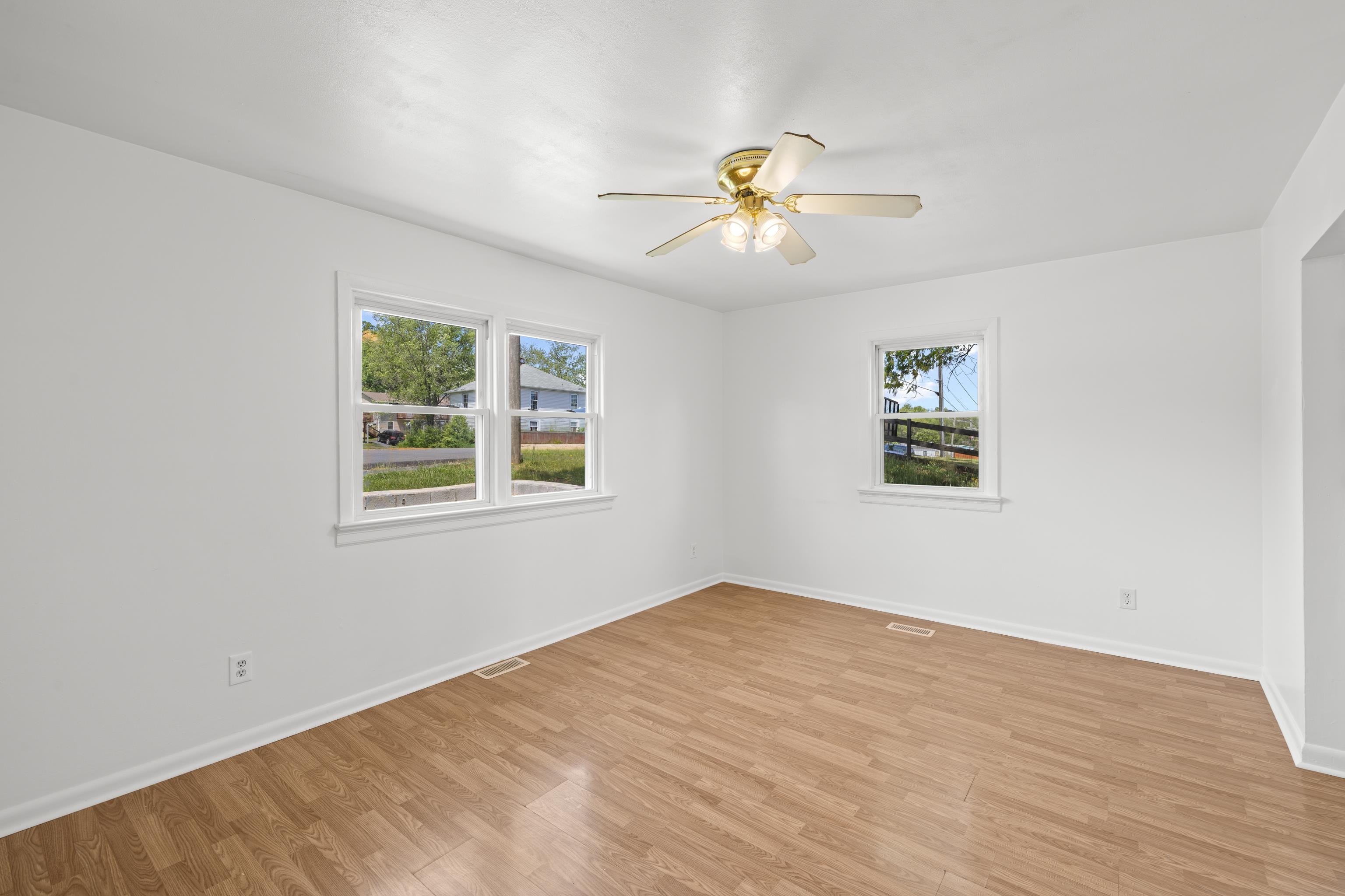 870 FAIRFAX AVE, WAYNESBORO, Virginia 22980, 2 Bedrooms Bedrooms, ,1 BathroomBathrooms,Residential,870 FAIRFAX AVE,676833 MLS # 676833