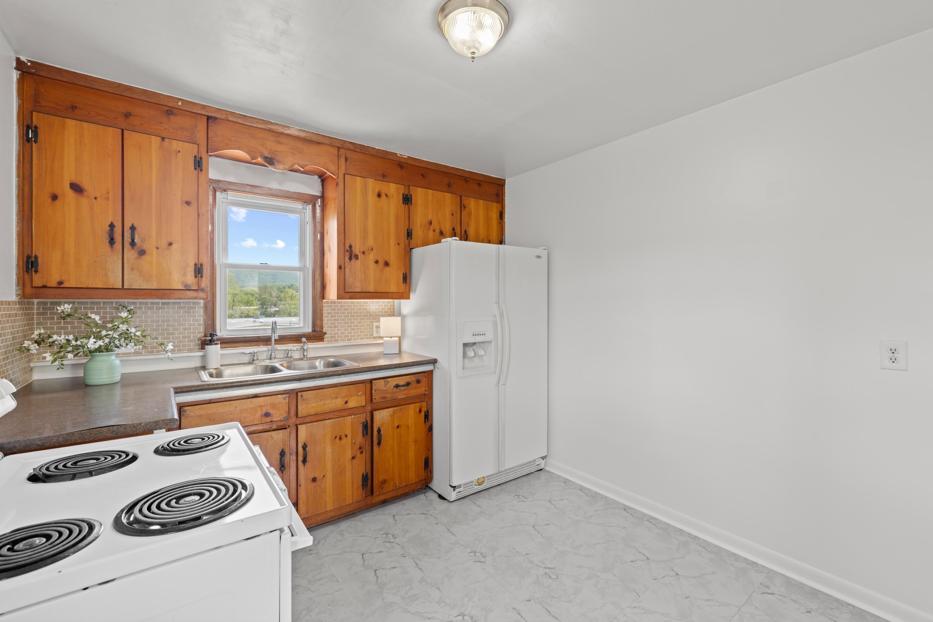 870 FAIRFAX AVE, WAYNESBORO, Virginia 22980, 2 Bedrooms Bedrooms, ,1 BathroomBathrooms,Residential,870 FAIRFAX AVE,676833 MLS # 676833
