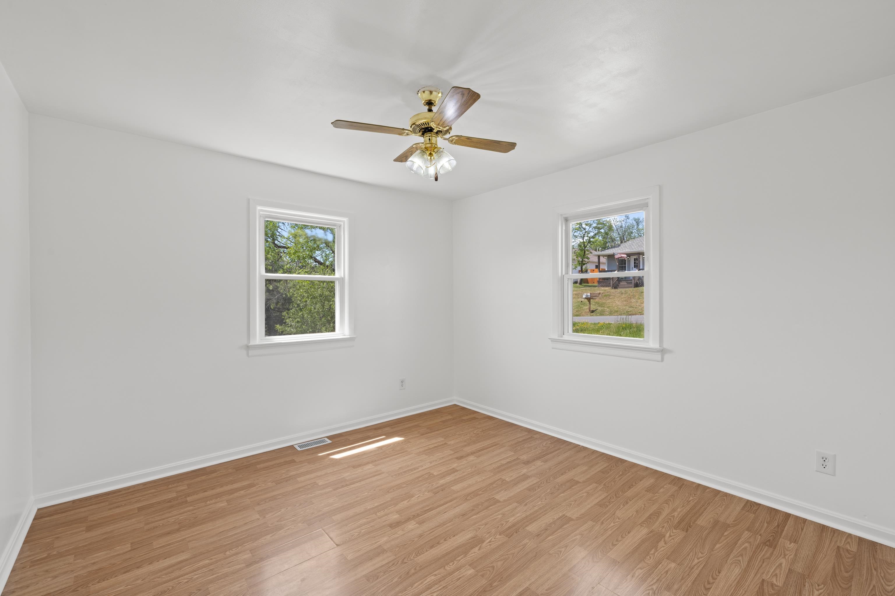 870 FAIRFAX AVE, WAYNESBORO, Virginia 22980, 2 Bedrooms Bedrooms, ,1 BathroomBathrooms,Residential,870 FAIRFAX AVE,676833 MLS # 676833