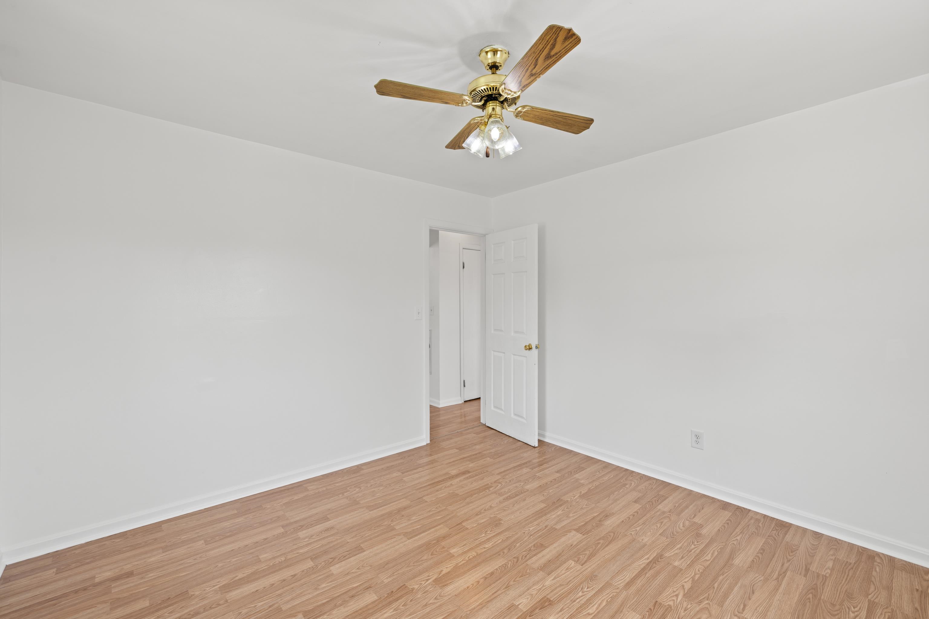 870 FAIRFAX AVE, WAYNESBORO, Virginia 22980, 2 Bedrooms Bedrooms, ,1 BathroomBathrooms,Residential,870 FAIRFAX AVE,676833 MLS # 676833