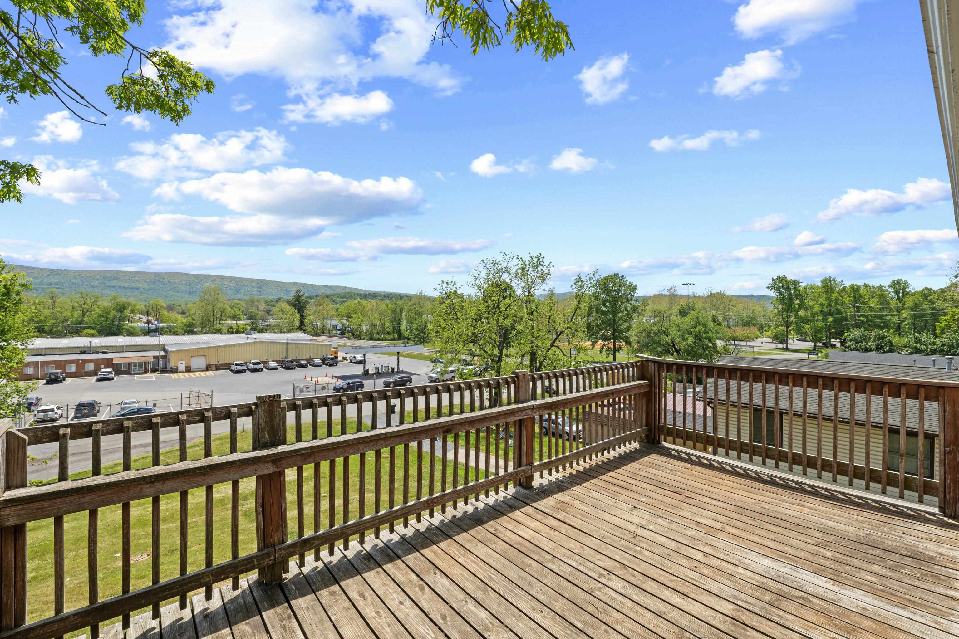 870 FAIRFAX AVE, WAYNESBORO, Virginia 22980, 2 Bedrooms Bedrooms, ,1 BathroomBathrooms,Residential,870 FAIRFAX AVE,676833 MLS # 676833
