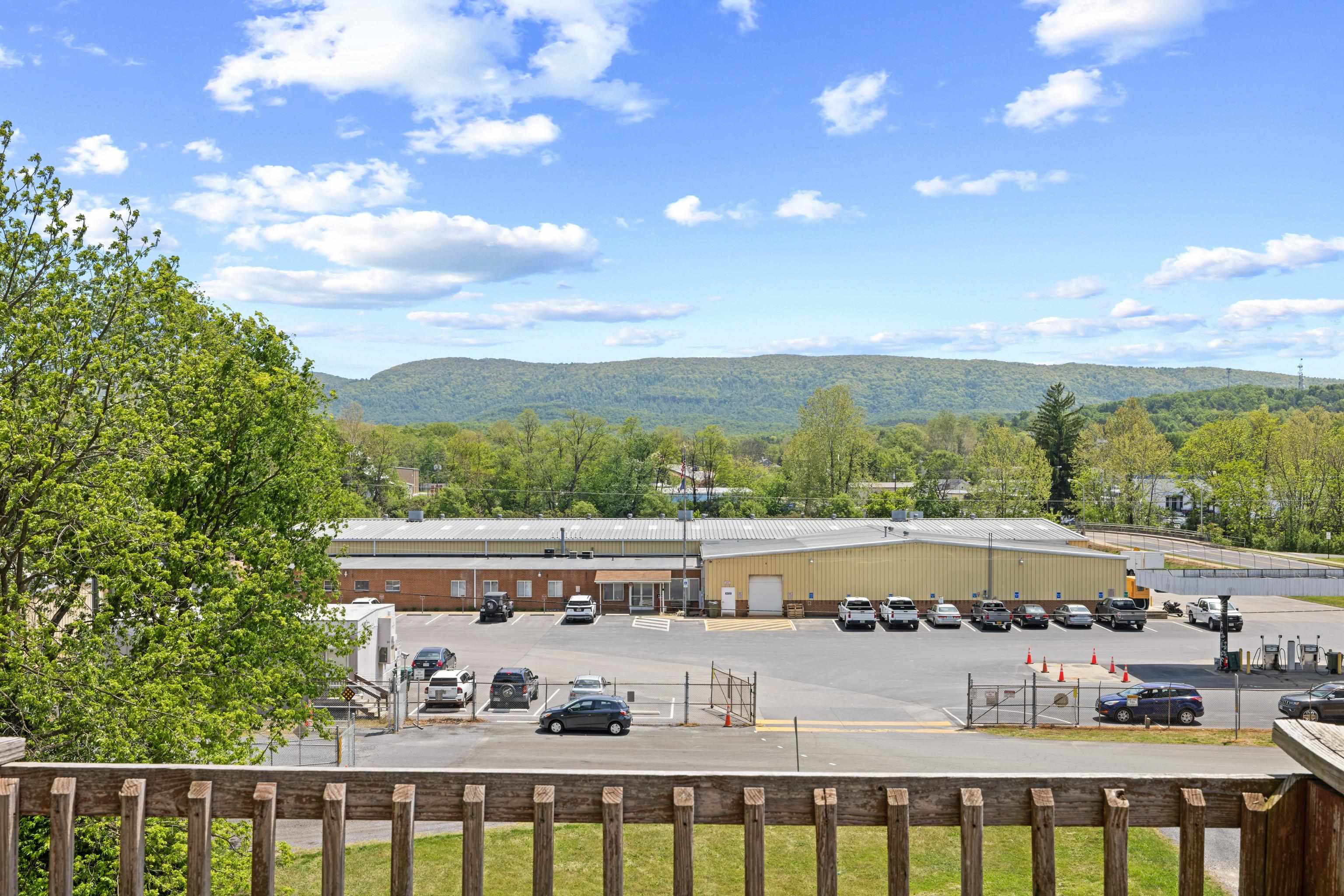870 FAIRFAX AVE, WAYNESBORO, Virginia 22980, 2 Bedrooms Bedrooms, ,1 BathroomBathrooms,Residential,870 FAIRFAX AVE,676833 MLS # 676833