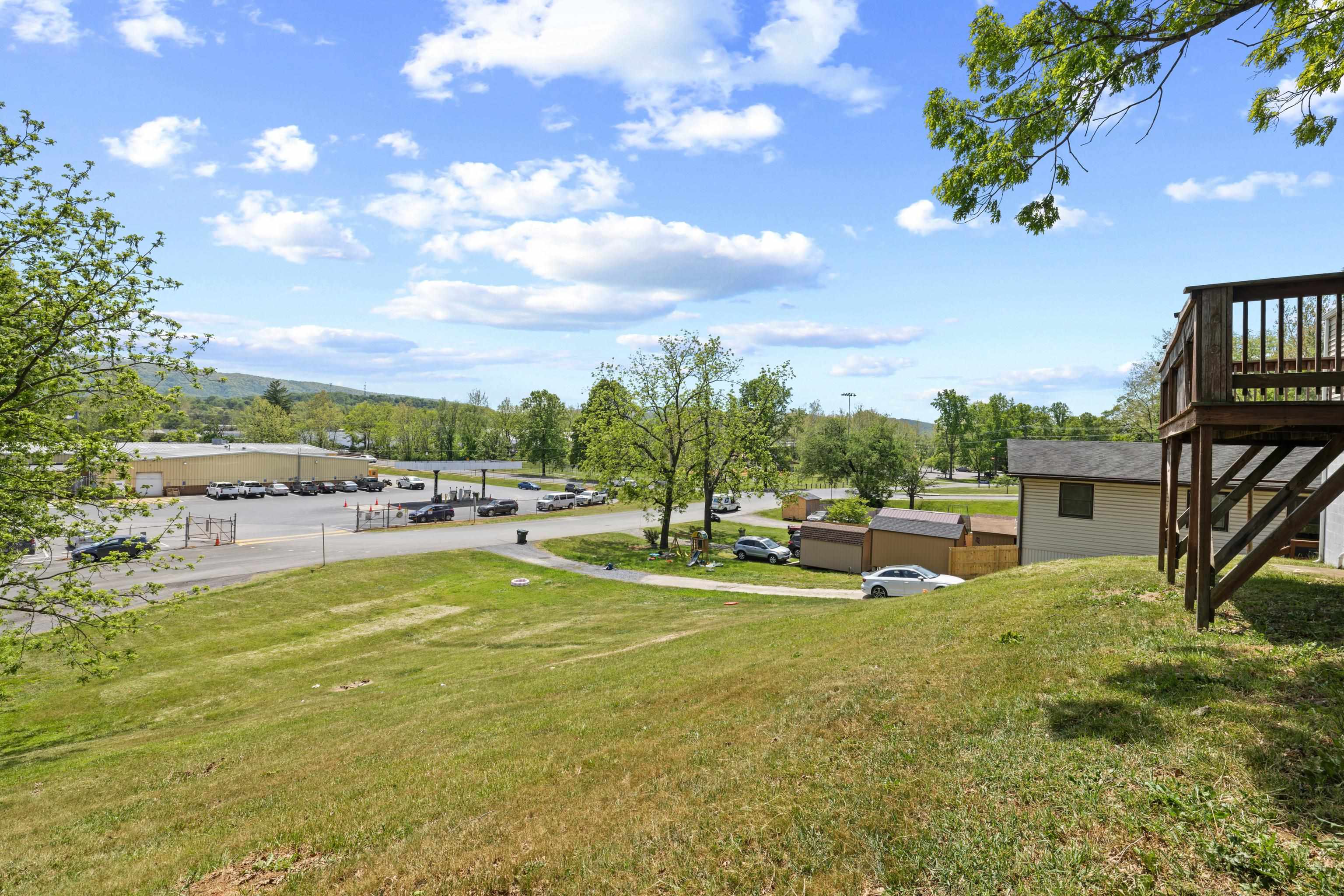 870 FAIRFAX AVE, WAYNESBORO, Virginia 22980, 2 Bedrooms Bedrooms, ,1 BathroomBathrooms,Residential,870 FAIRFAX AVE,676833 MLS # 676833