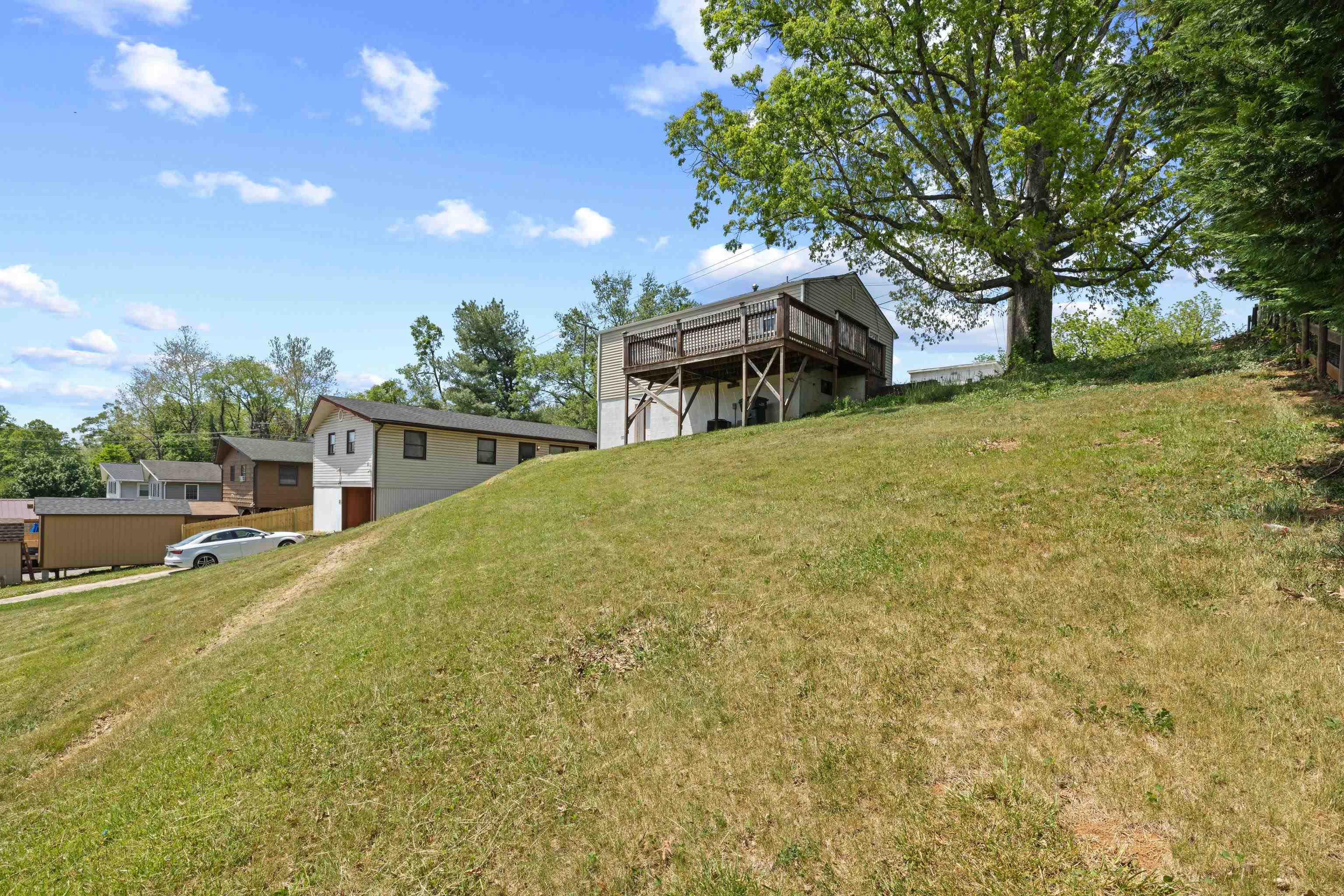 870 FAIRFAX AVE, WAYNESBORO, Virginia 22980, 2 Bedrooms Bedrooms, ,1 BathroomBathrooms,Residential,870 FAIRFAX AVE,676833 MLS # 676833