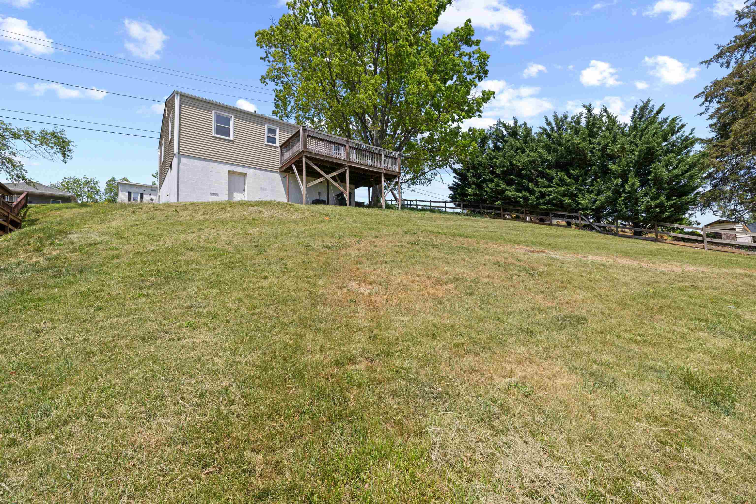 870 FAIRFAX AVE, WAYNESBORO, Virginia 22980, 2 Bedrooms Bedrooms, ,1 BathroomBathrooms,Residential,870 FAIRFAX AVE,676833 MLS # 676833