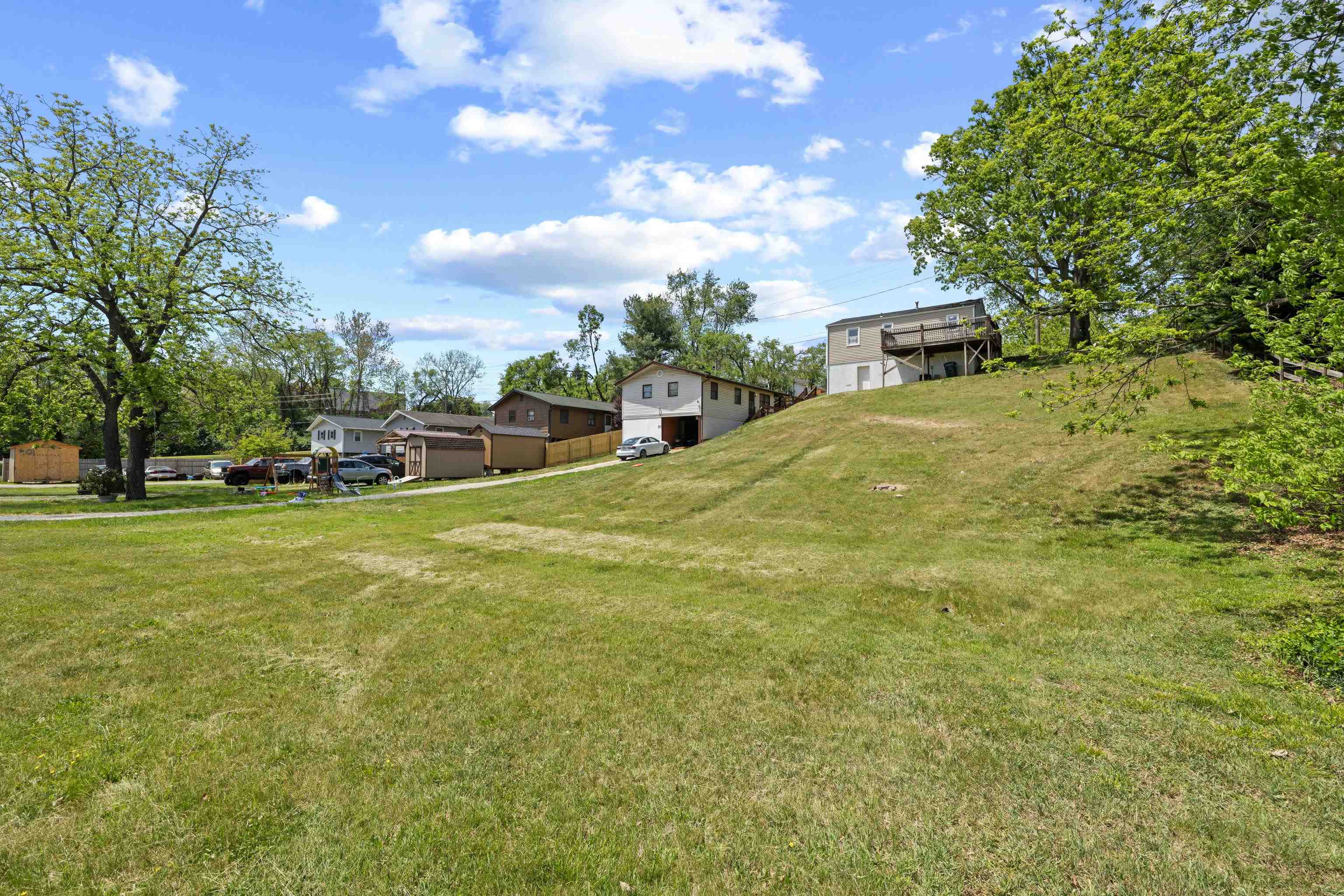 870 FAIRFAX AVE, WAYNESBORO, Virginia 22980, 2 Bedrooms Bedrooms, ,1 BathroomBathrooms,Residential,870 FAIRFAX AVE,676833 MLS # 676833