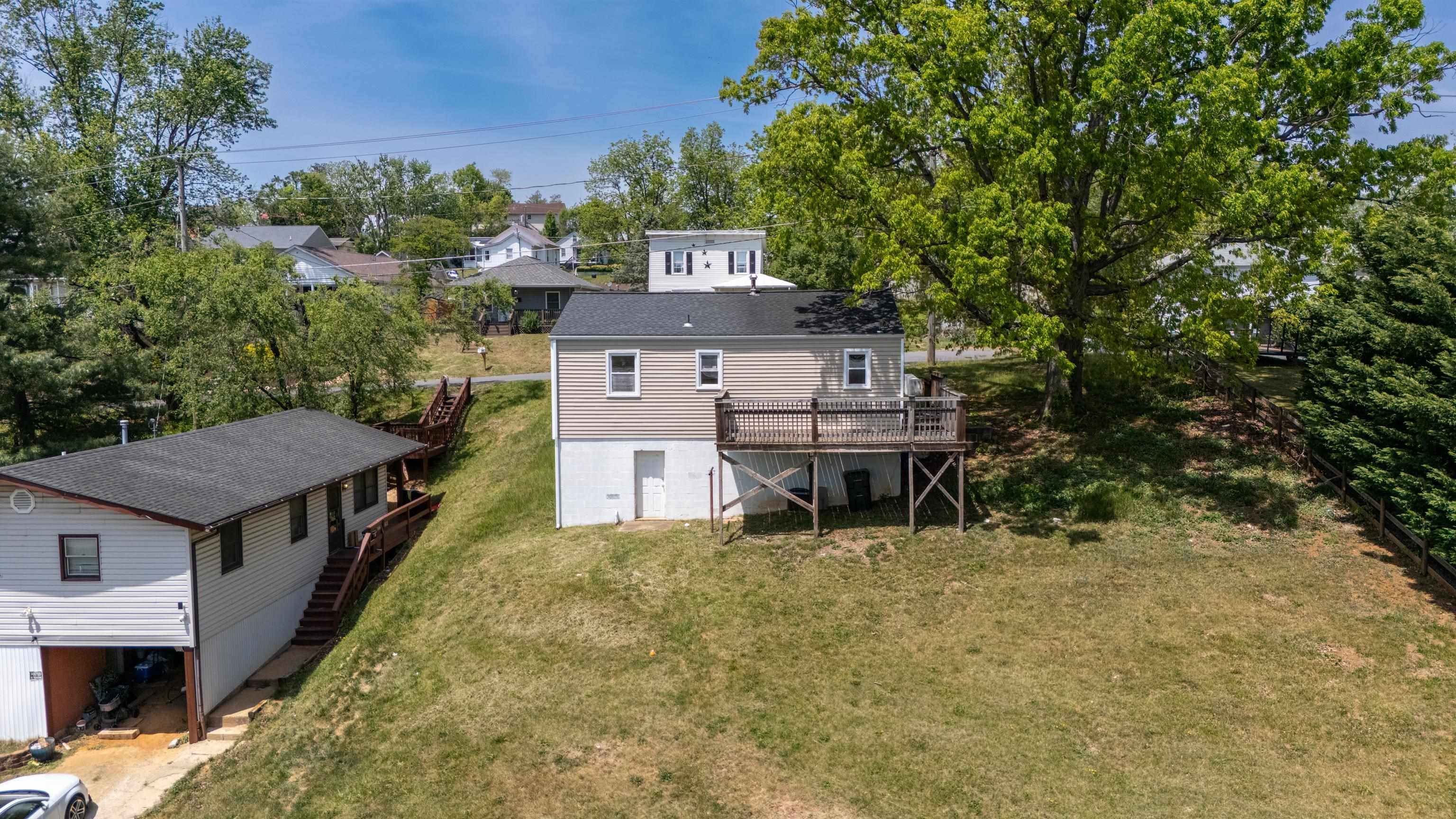 870 FAIRFAX AVE, WAYNESBORO, Virginia 22980, 2 Bedrooms Bedrooms, ,1 BathroomBathrooms,Residential,870 FAIRFAX AVE,676833 MLS # 676833