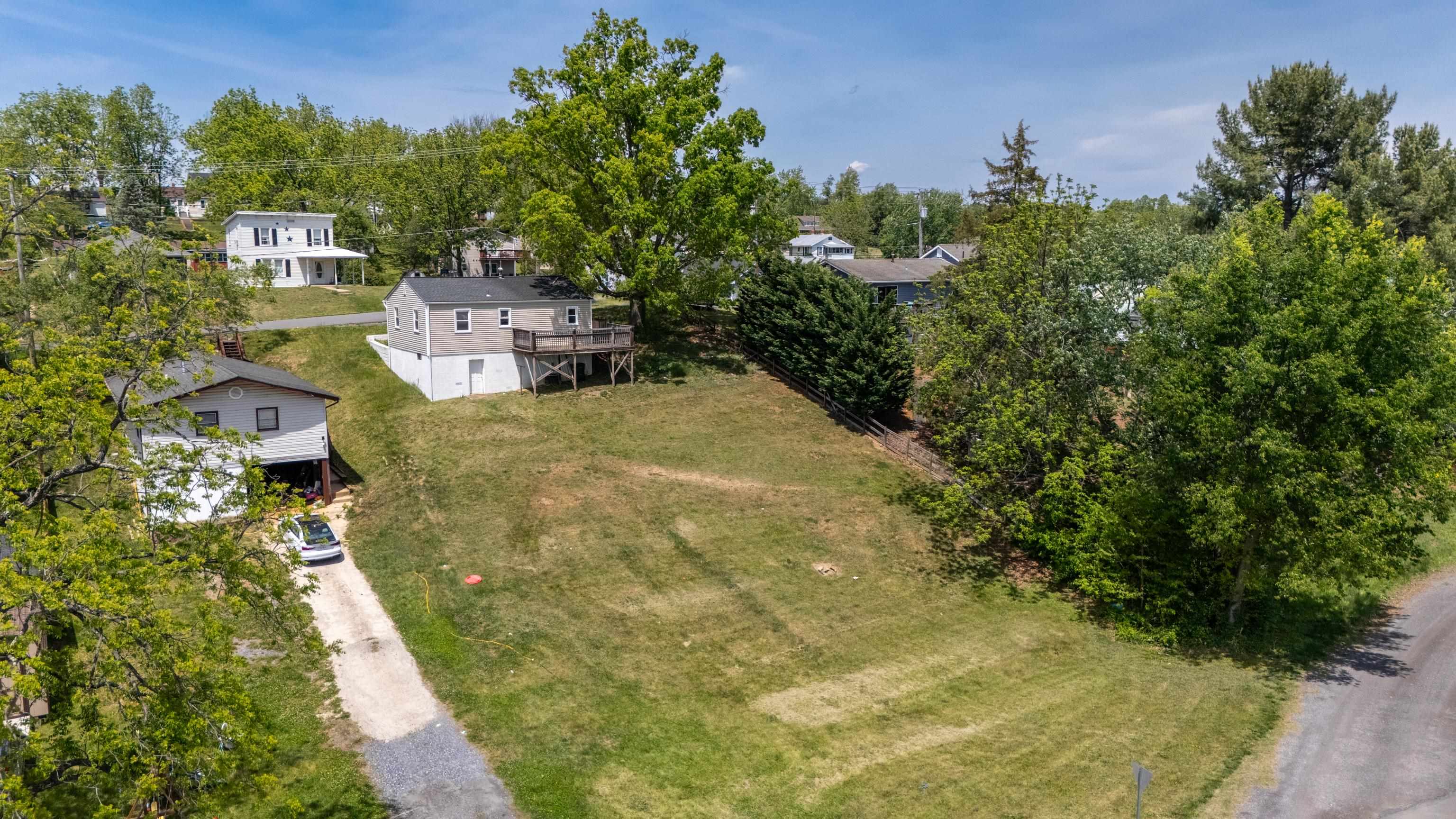 870 FAIRFAX AVE, WAYNESBORO, Virginia 22980, 2 Bedrooms Bedrooms, ,1 BathroomBathrooms,Residential,870 FAIRFAX AVE,676833 MLS # 676833