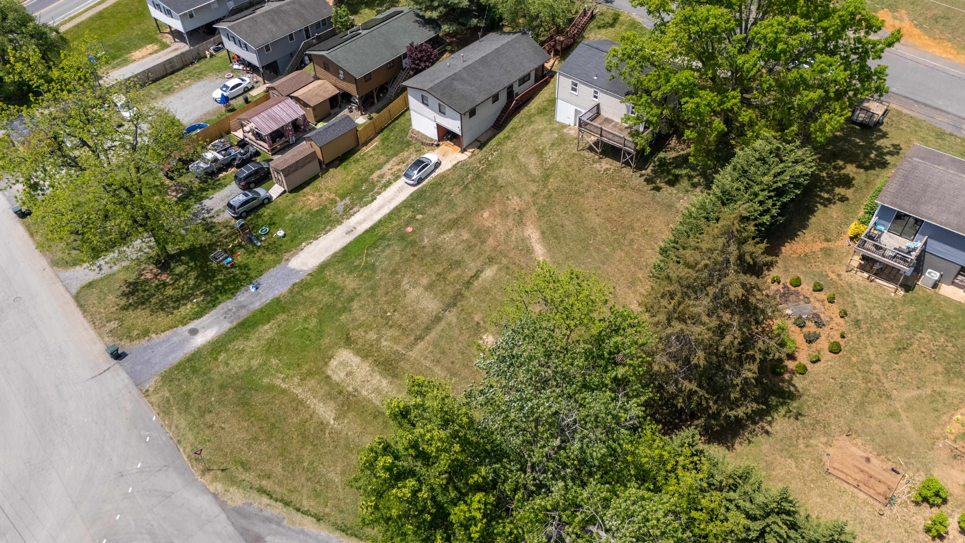 870 FAIRFAX AVE, WAYNESBORO, Virginia 22980, 2 Bedrooms Bedrooms, ,1 BathroomBathrooms,Residential,870 FAIRFAX AVE,676833 MLS # 676833