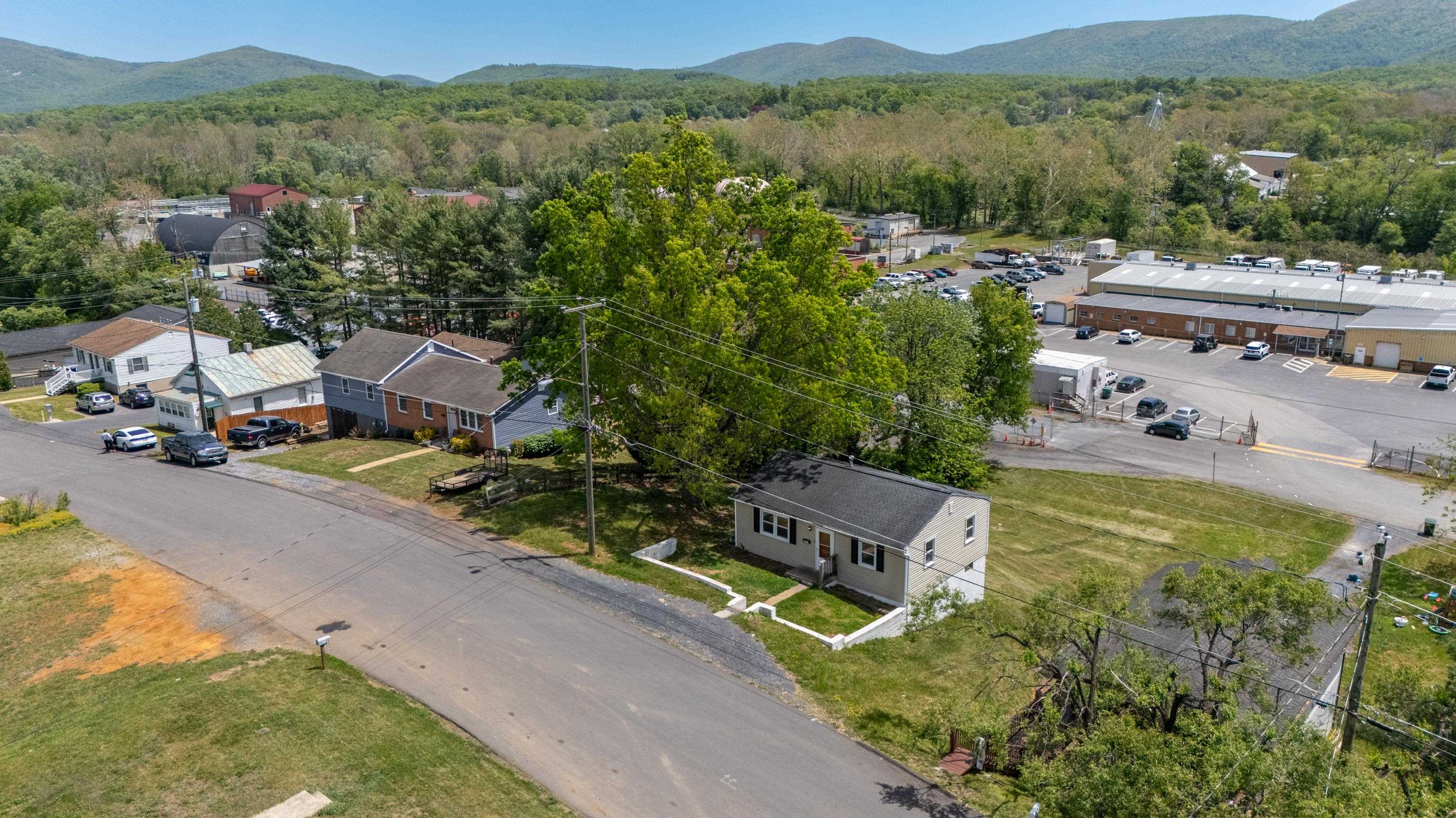 870 FAIRFAX AVE, WAYNESBORO, Virginia 22980, 2 Bedrooms Bedrooms, ,1 BathroomBathrooms,Residential,870 FAIRFAX AVE,676833 MLS # 676833