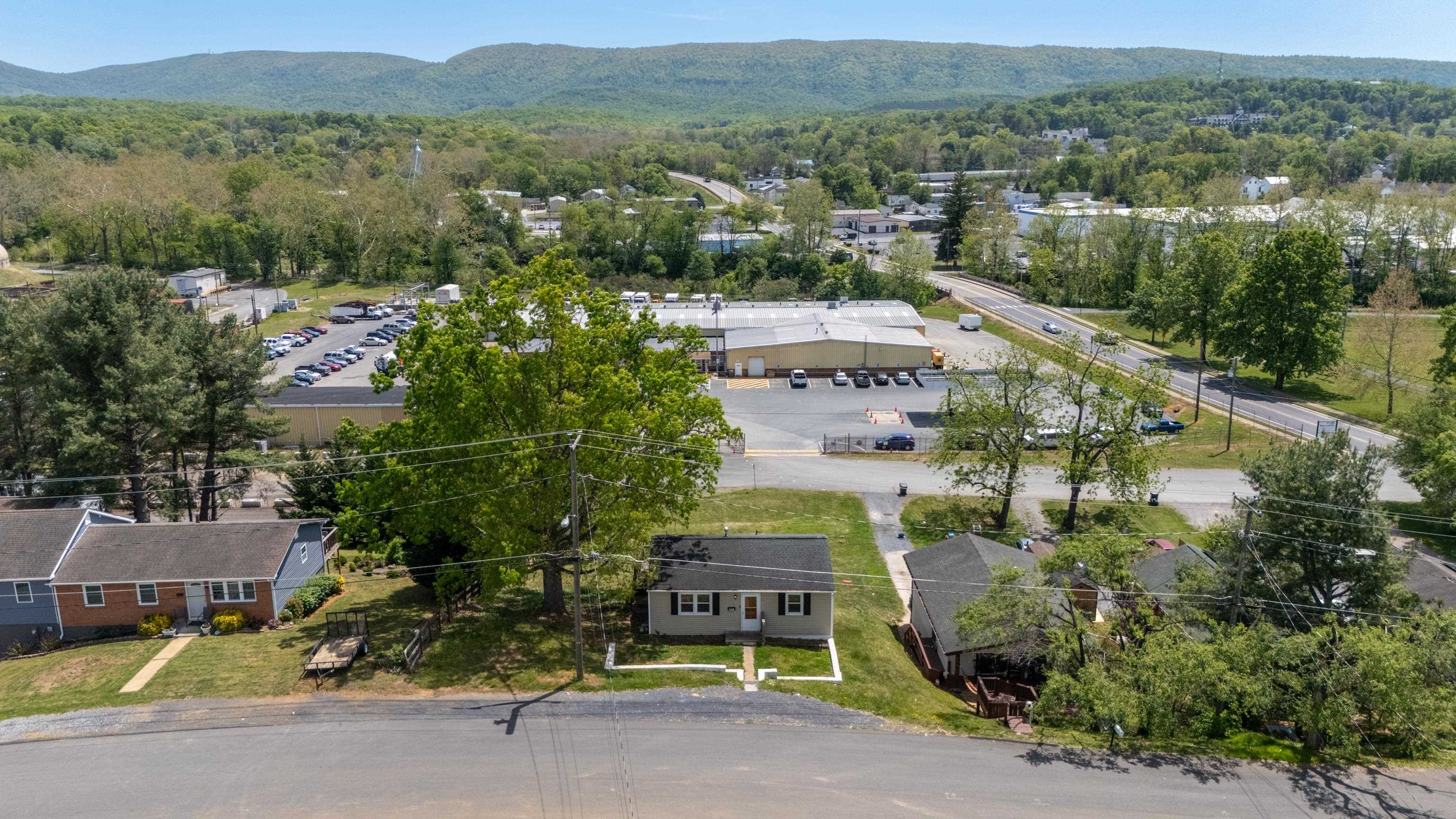 870 FAIRFAX AVE, WAYNESBORO, Virginia 22980, 2 Bedrooms Bedrooms, ,1 BathroomBathrooms,Residential,870 FAIRFAX AVE,676833 MLS # 676833