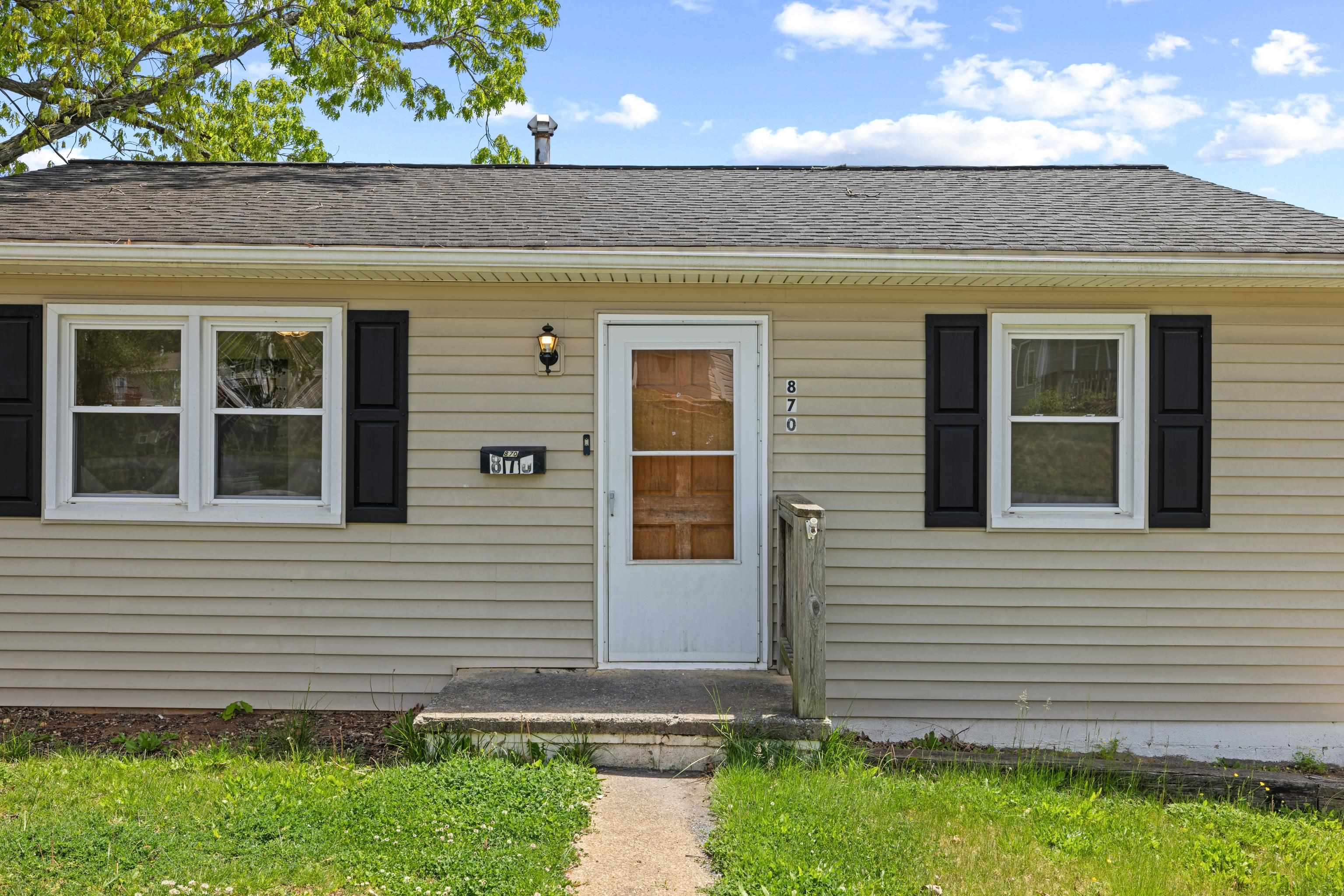 870 FAIRFAX AVE, WAYNESBORO, Virginia 22980, 2 Bedrooms Bedrooms, ,1 BathroomBathrooms,Residential,870 FAIRFAX AVE,676833 MLS # 676833