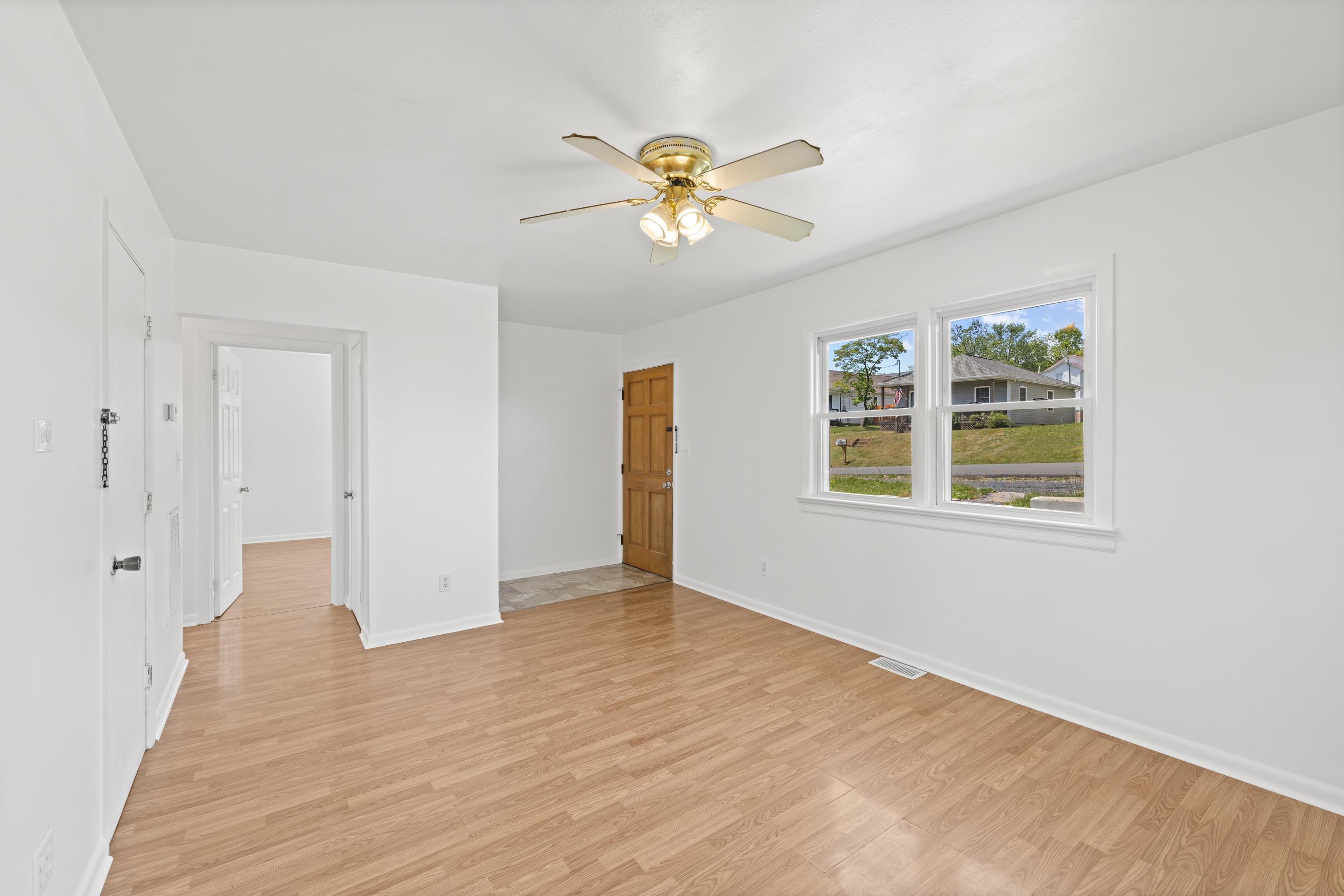 870 FAIRFAX AVE, WAYNESBORO, Virginia 22980, 2 Bedrooms Bedrooms, ,1 BathroomBathrooms,Residential,870 FAIRFAX AVE,676833 MLS # 676833