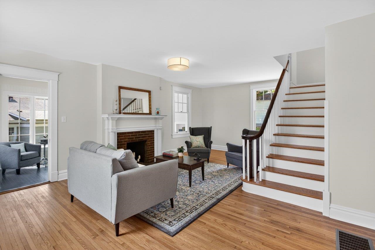 208 LEE ST, STAUNTON, Virginia 24401, 3 Bedrooms Bedrooms, ,1 BathroomBathrooms,Residential,208 LEE ST,676835 MLS # 676835