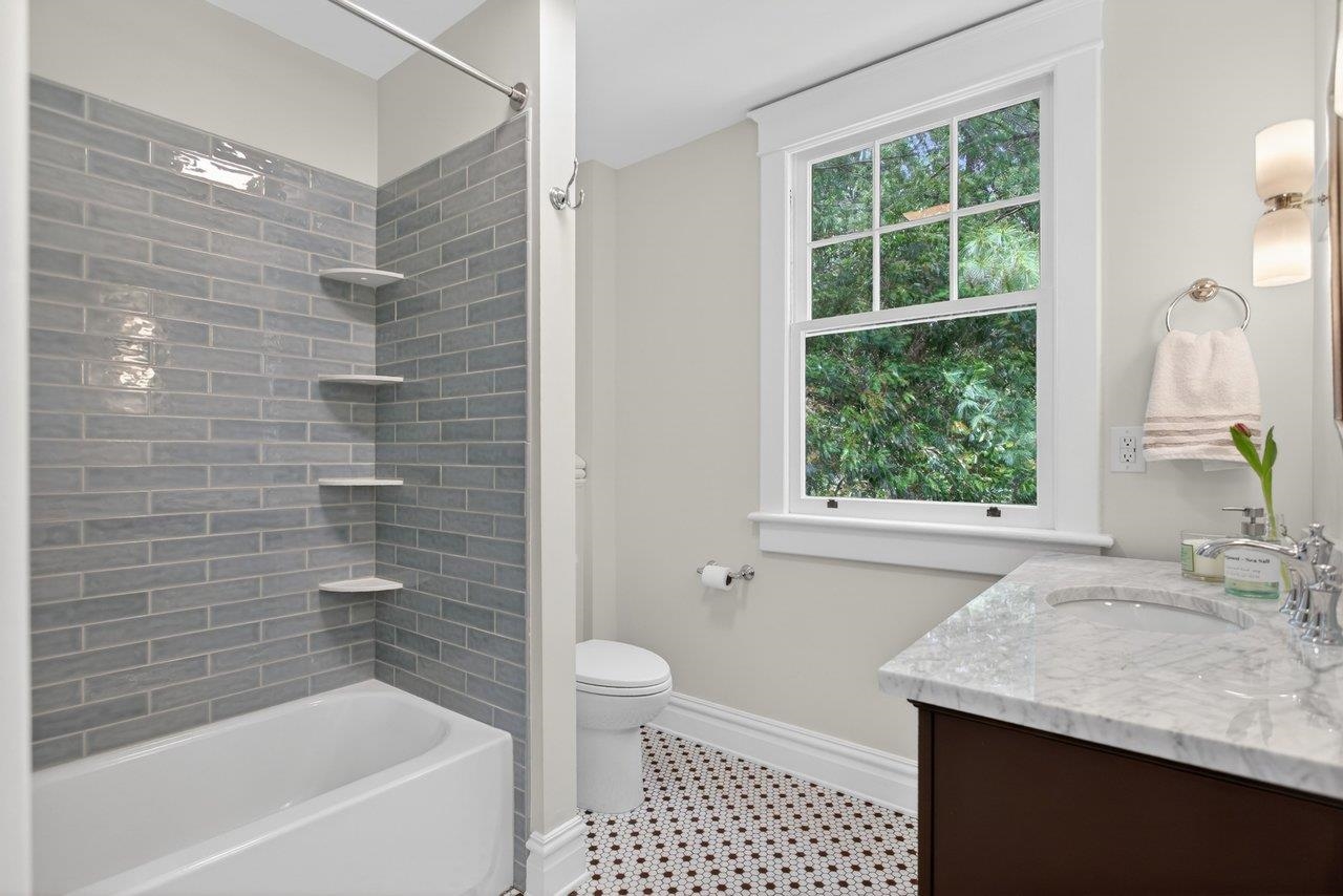 208 LEE ST, STAUNTON, Virginia 24401, 3 Bedrooms Bedrooms, ,1 BathroomBathrooms,Residential,208 LEE ST,676835 MLS # 676835