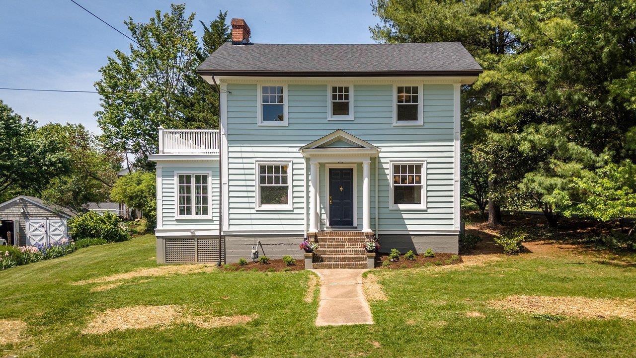 208 LEE ST, STAUNTON, Virginia 24401, 3 Bedrooms Bedrooms, ,1 BathroomBathrooms,Residential,208 LEE ST,676835 MLS # 676835