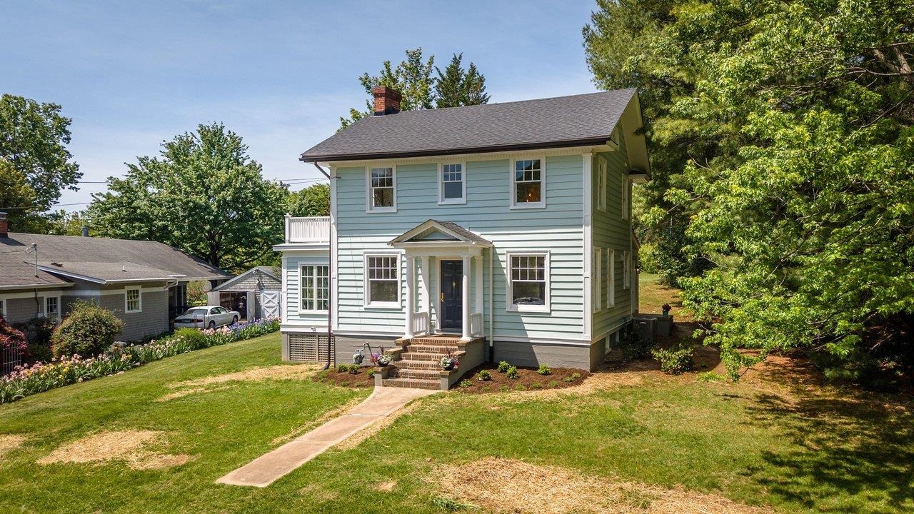 208 LEE ST, STAUNTON, Virginia 24401, 3 Bedrooms Bedrooms, ,1 BathroomBathrooms,Residential,208 LEE ST,676835 MLS # 676835
