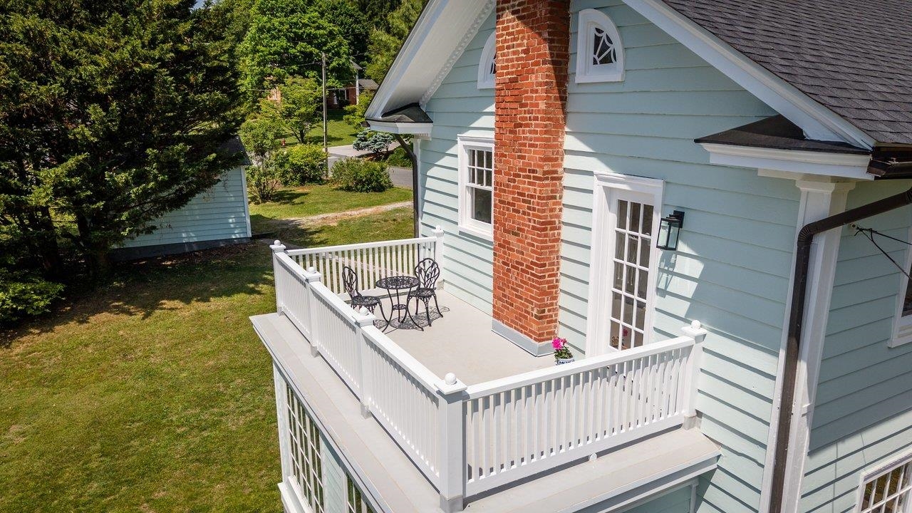 208 LEE ST, STAUNTON, Virginia 24401, 3 Bedrooms Bedrooms, ,1 BathroomBathrooms,Residential,208 LEE ST,676835 MLS # 676835