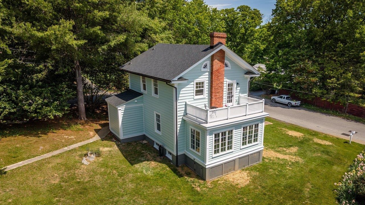 208 LEE ST, STAUNTON, Virginia 24401, 3 Bedrooms Bedrooms, ,1 BathroomBathrooms,Residential,208 LEE ST,676835 MLS # 676835