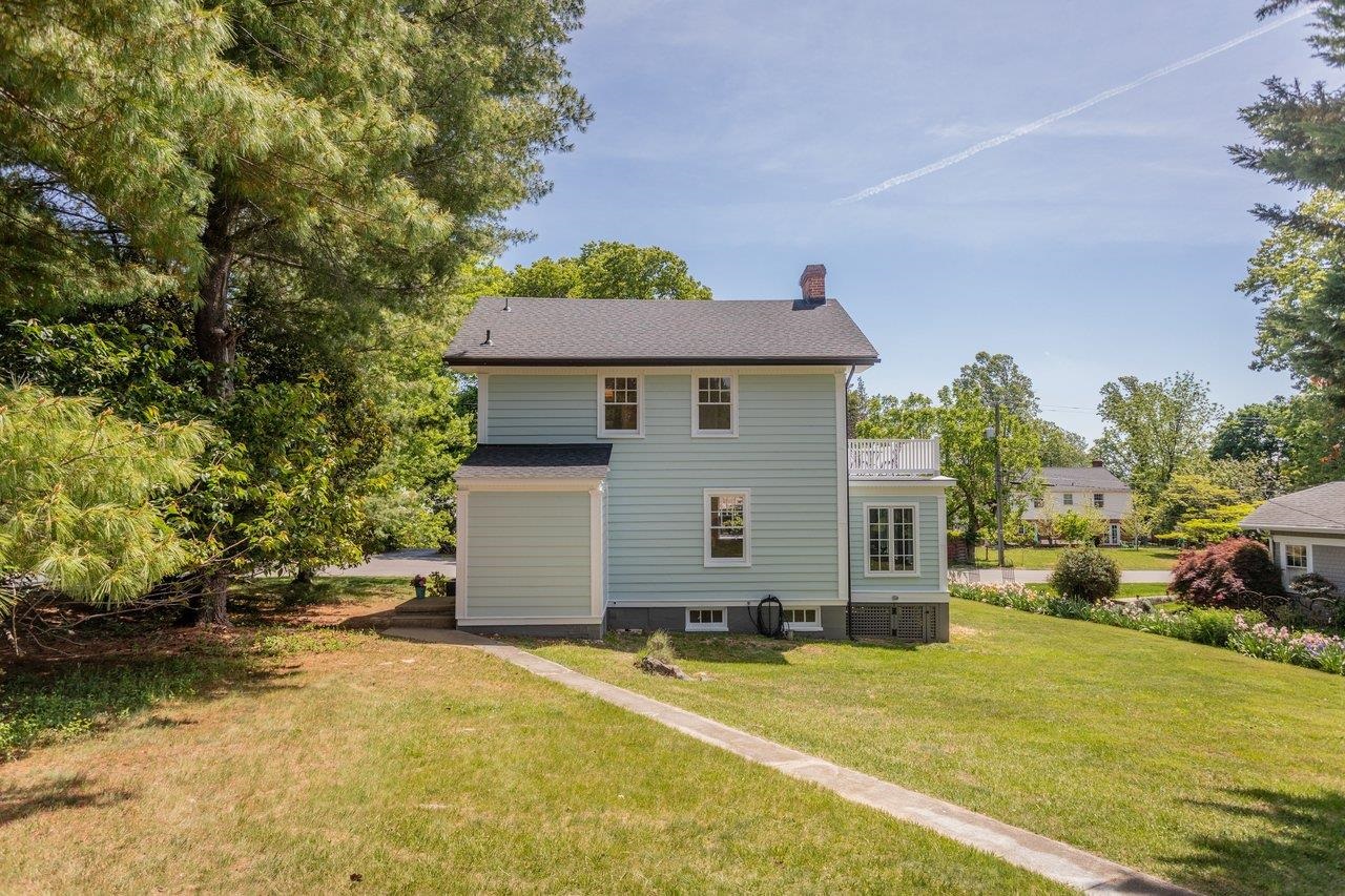 208 LEE ST, STAUNTON, Virginia 24401, 3 Bedrooms Bedrooms, ,1 BathroomBathrooms,Residential,208 LEE ST,676835 MLS # 676835