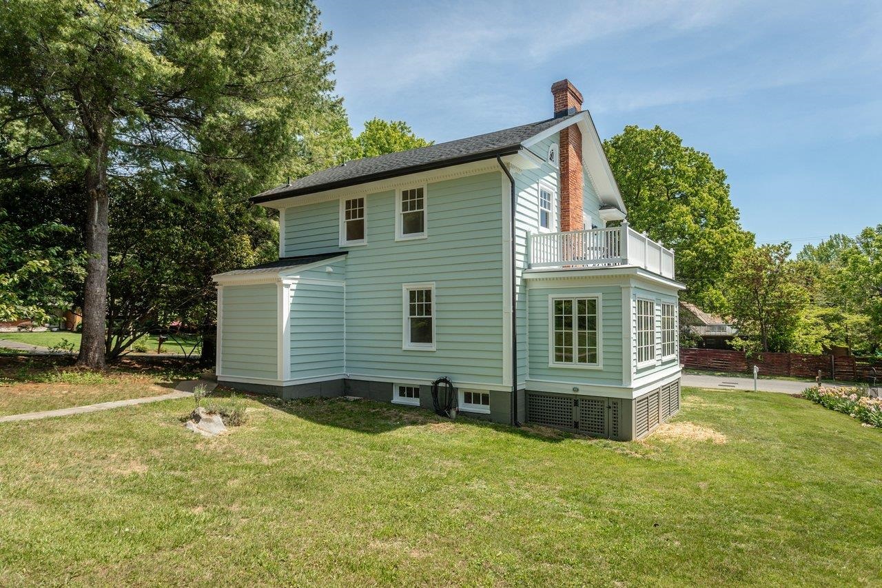 208 LEE ST, STAUNTON, Virginia 24401, 3 Bedrooms Bedrooms, ,1 BathroomBathrooms,Residential,208 LEE ST,676835 MLS # 676835